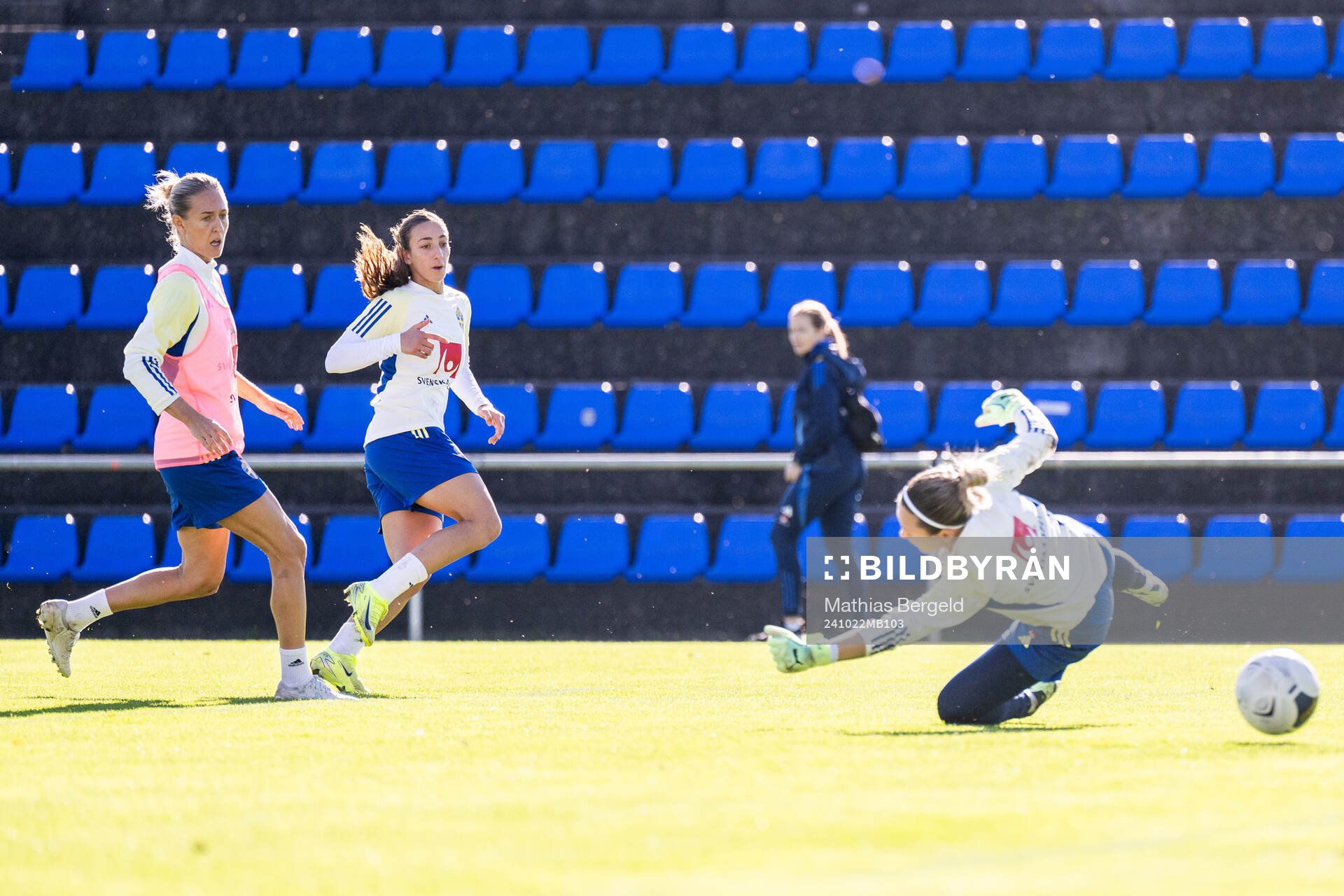 Linda Sembrant, Rusul Rosa Kafaji and goalkeeper Jennifer