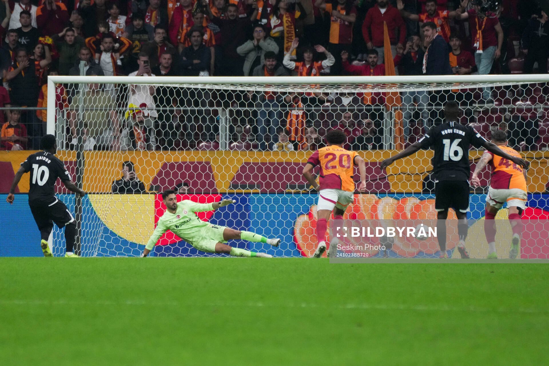 Michael Baido of Elfsborg scores the second goal during the UEFA Europa League football match between Galatasaray and Elfsborg on October 23, 2024 in Istanbul.