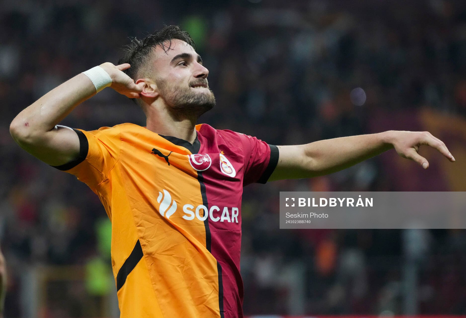 Yunus Akgun of Galatasaray celebrates