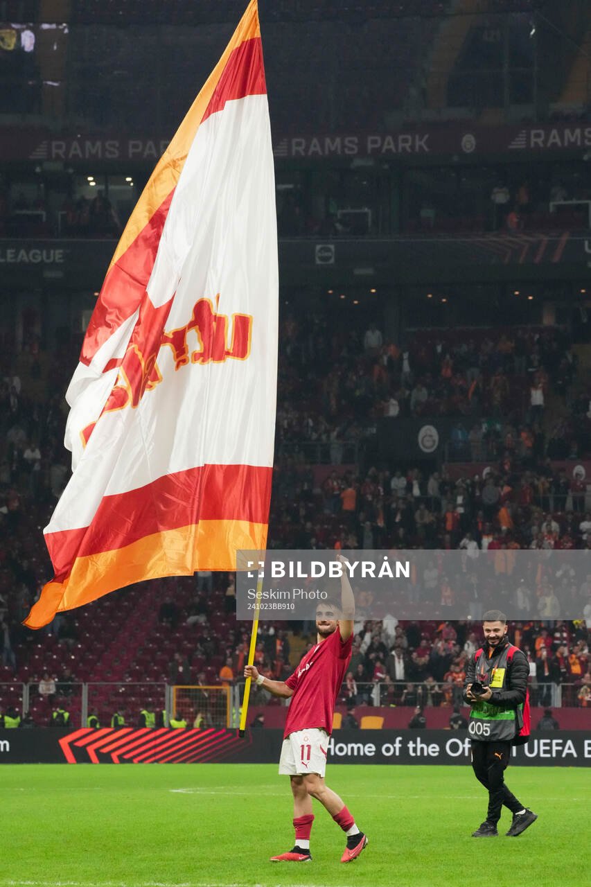 Yunus Akgun of Galatasaray celebrates