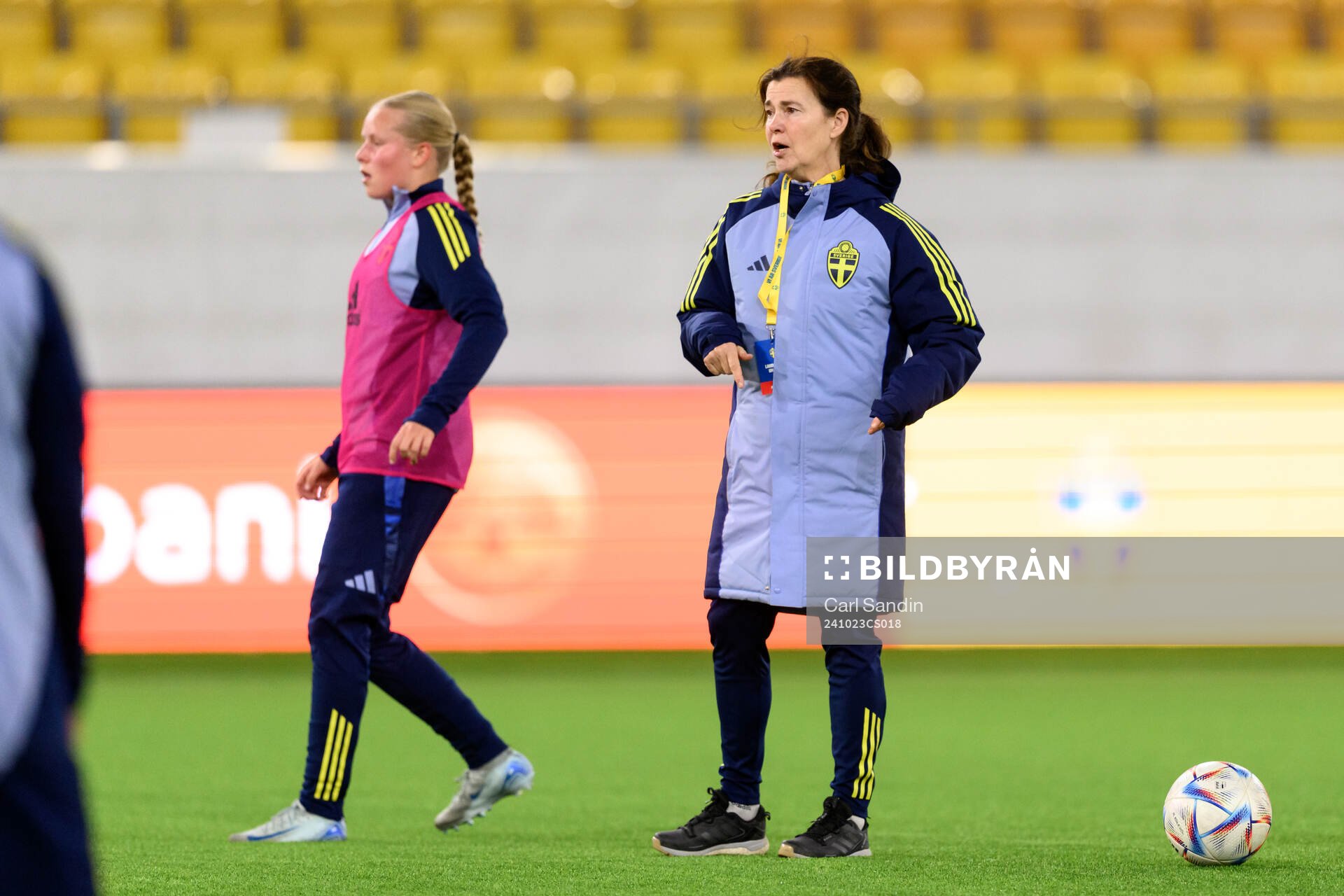 Head coach Lotta Hellenberg of Sweden