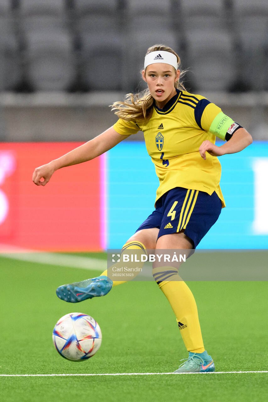 Roos Huitzing of Sweden