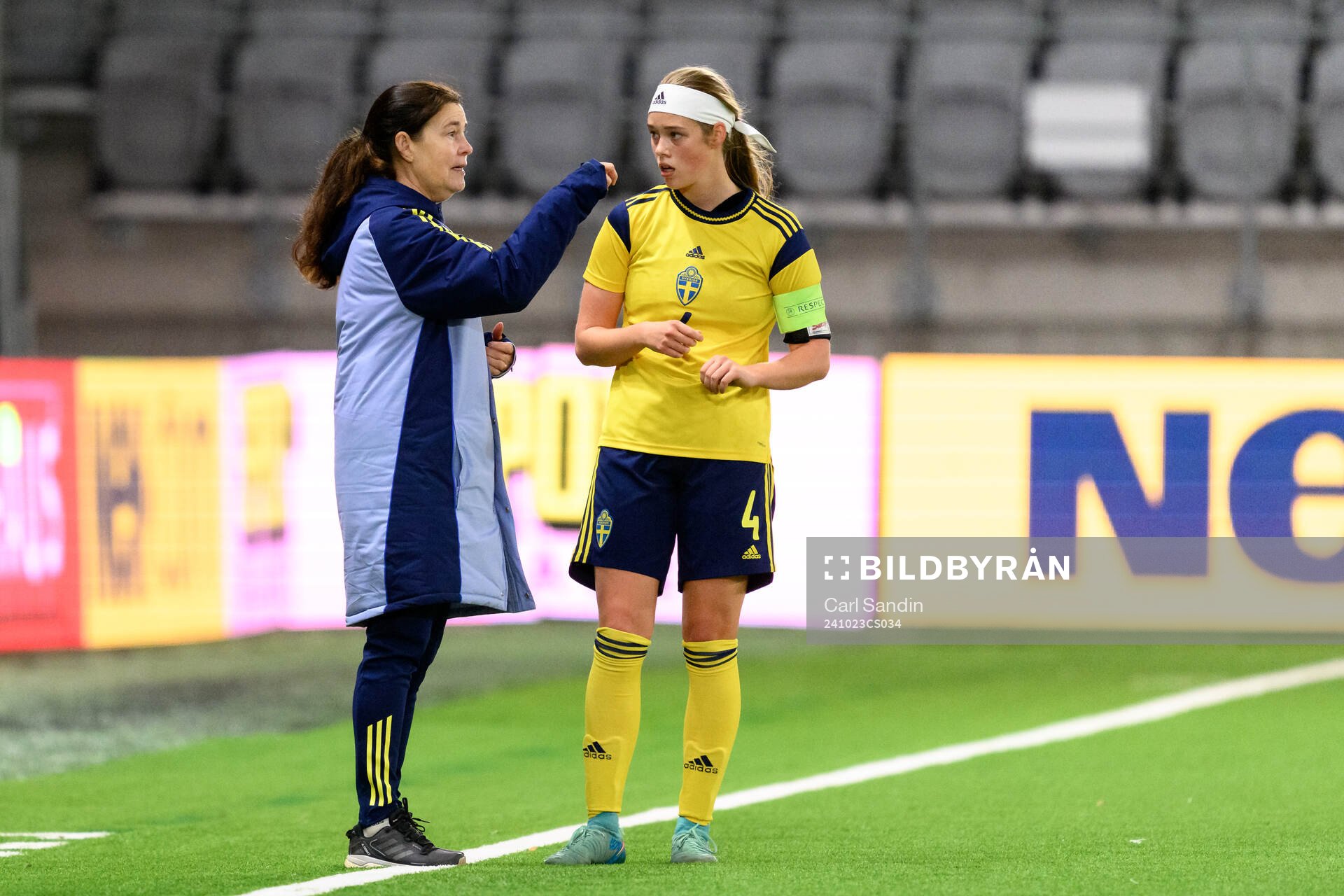 Head coach Lotta Hellenberg and Roos Huitzing of Sweden
