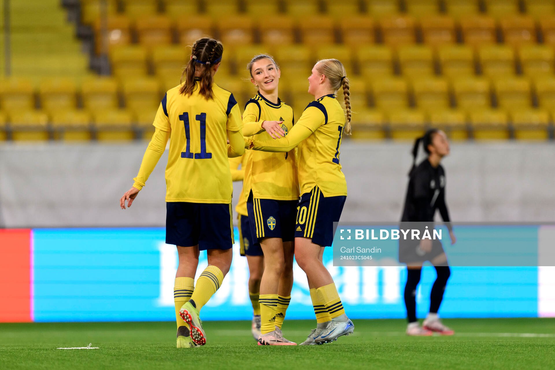 Rona Krasniqi of Sweden celebrate the 8-0 goal with