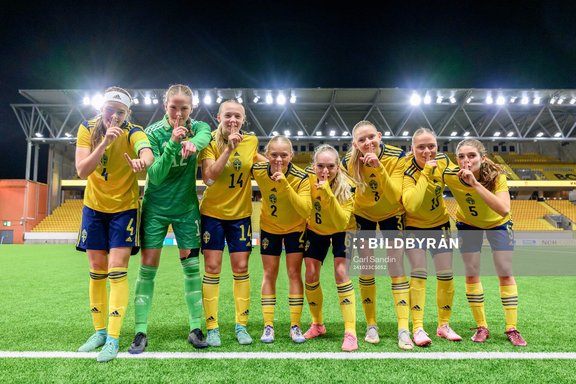 Roos Huitzing, goalkeeper Hanna Karlsson, Filippa Andersson