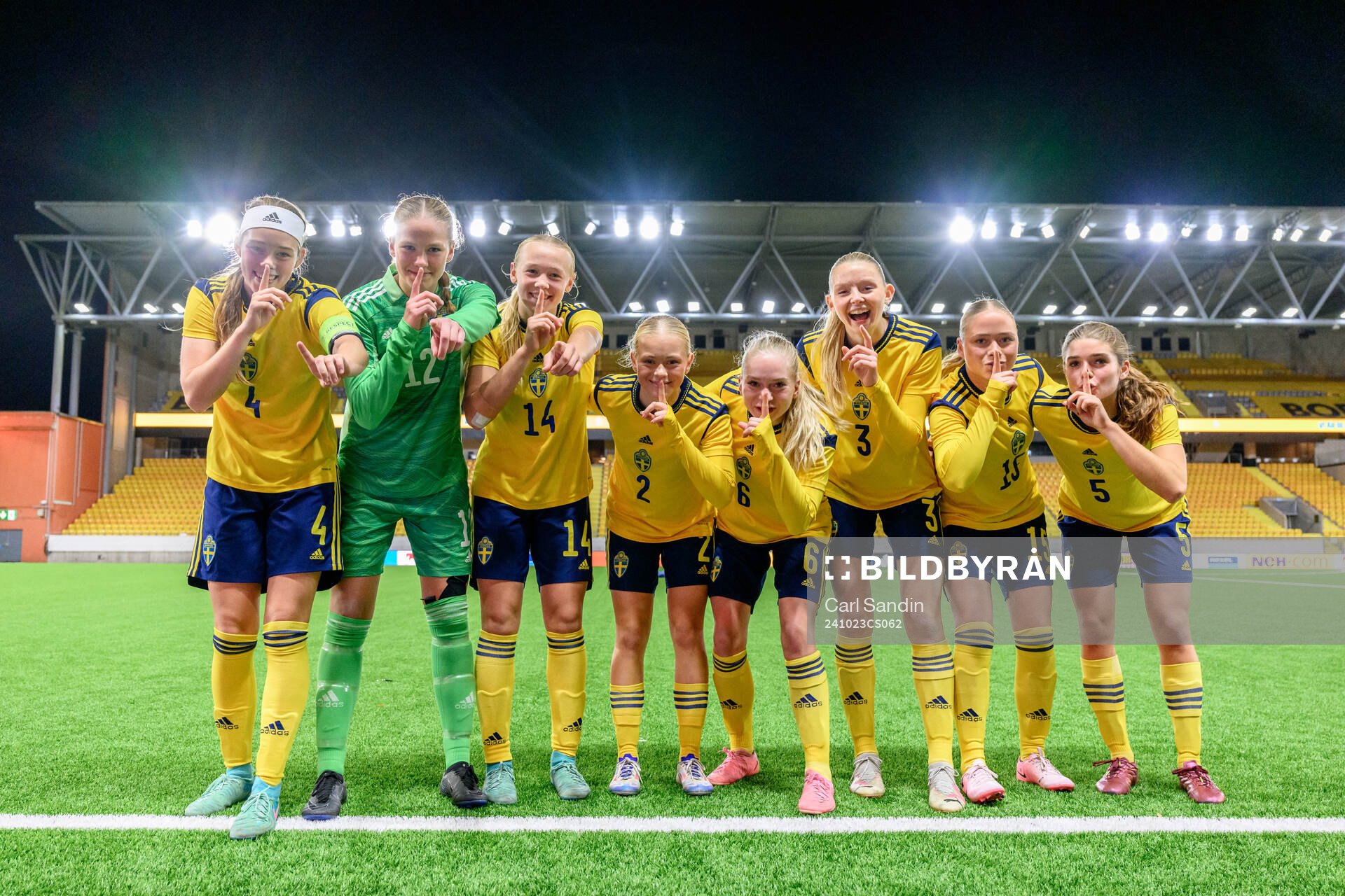 Roos Huitzing, goalkeeper Hanna Karlsson, Filippa Andersson