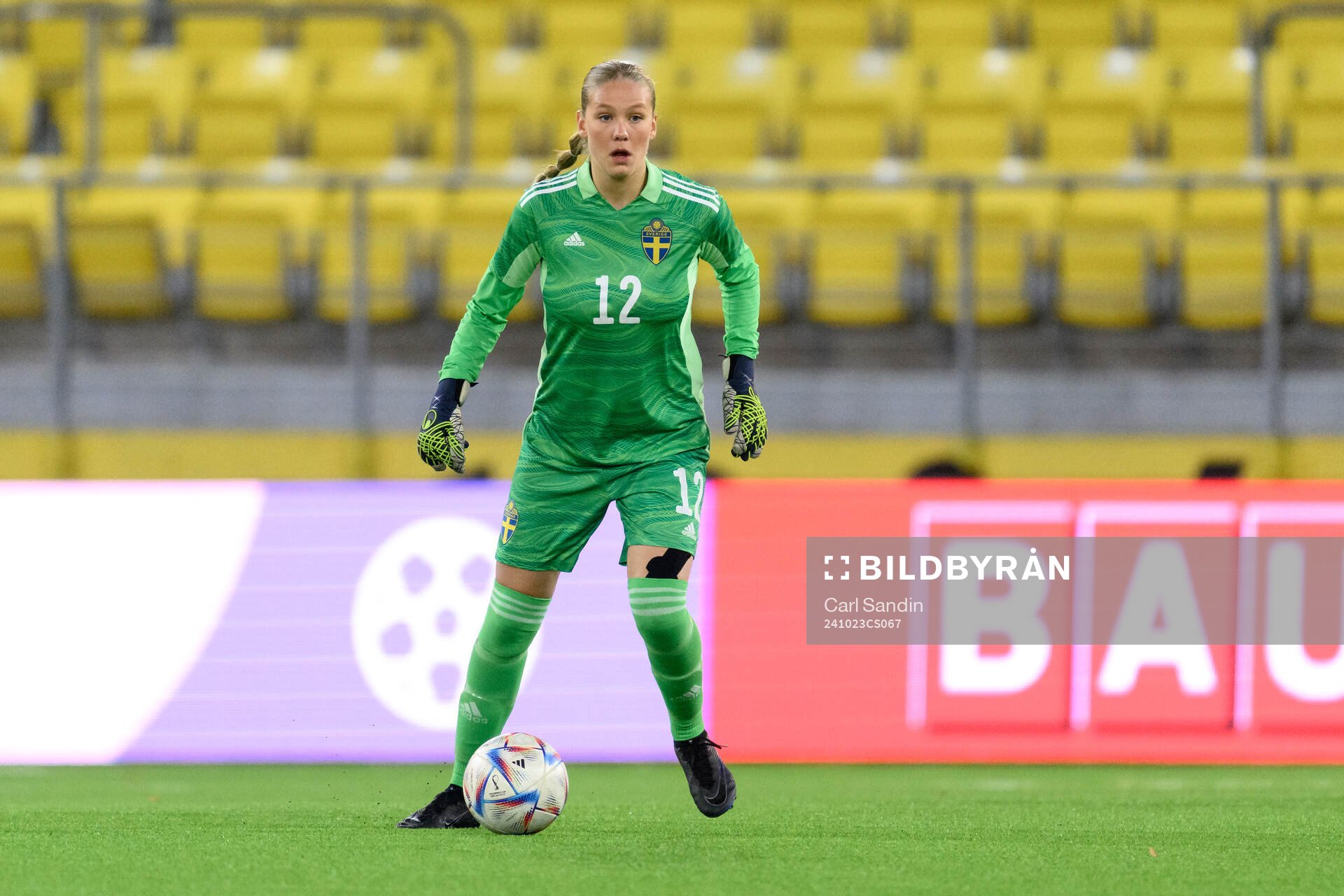 goalkeeper Hanna Karlsson of Sweden