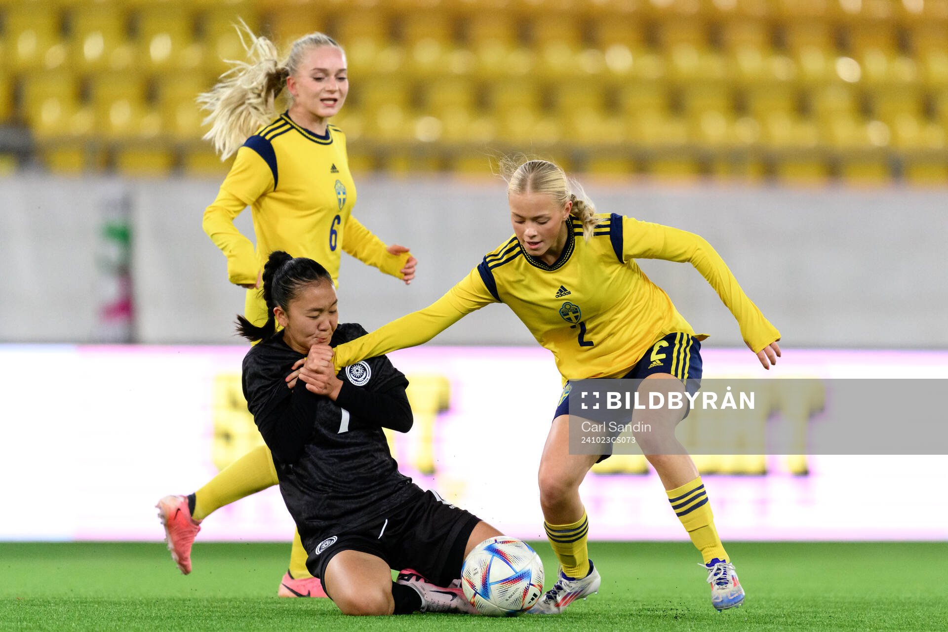 Danagul Akhmetzhan of Kazakhstan and Sally Nylén of Sweden