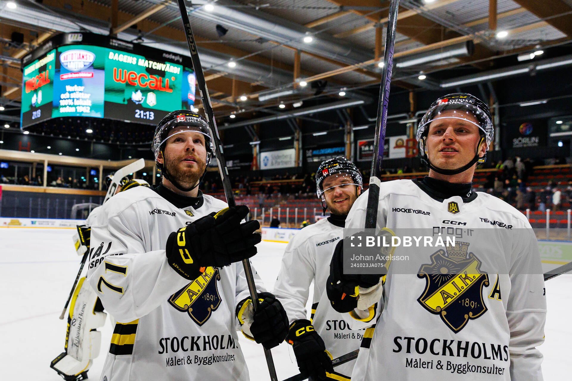 AIKs Lukas Zetterberg och Oskar Magnusson jublar