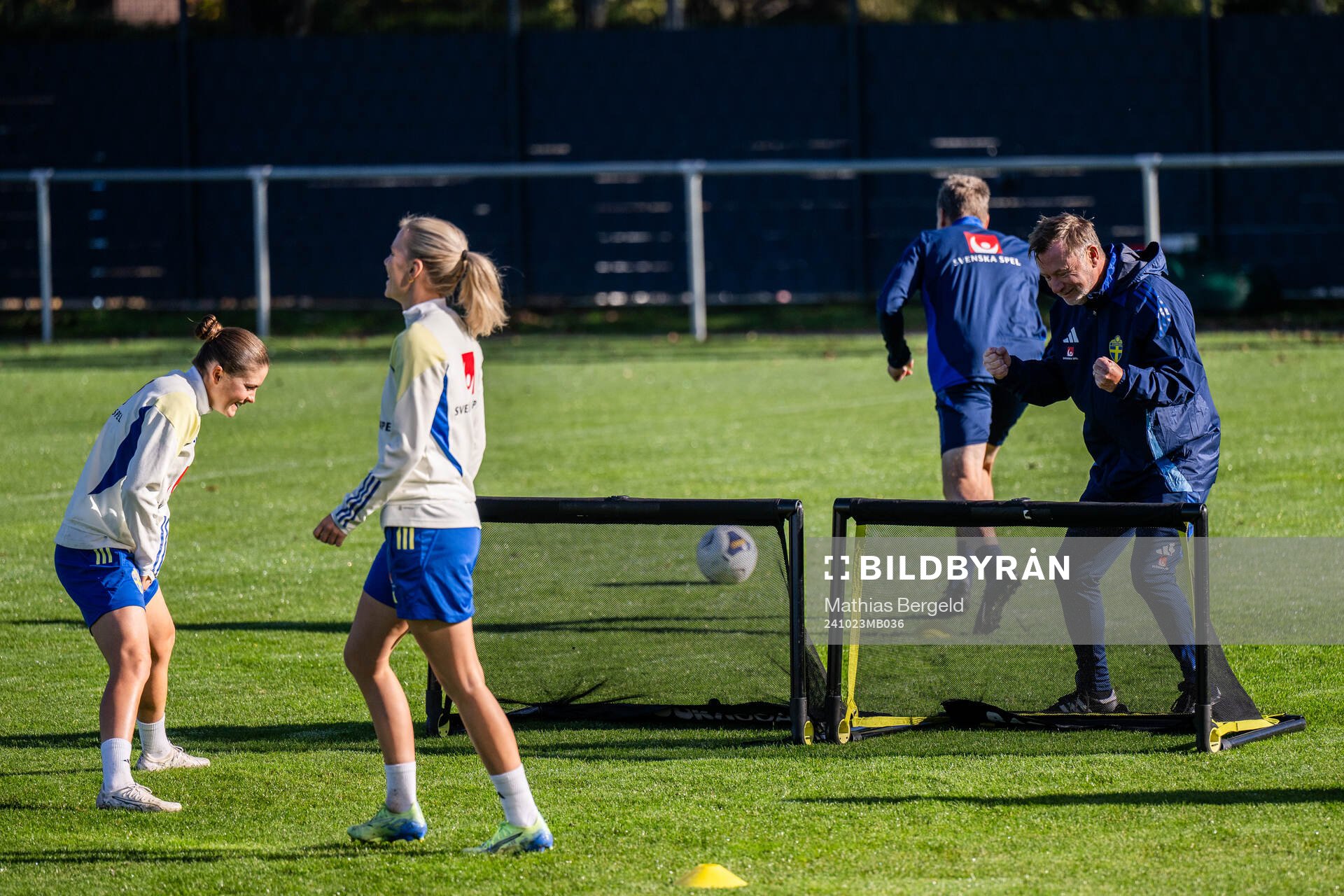 Hanna Wijk, Josefine Rybrink and head coach Peter