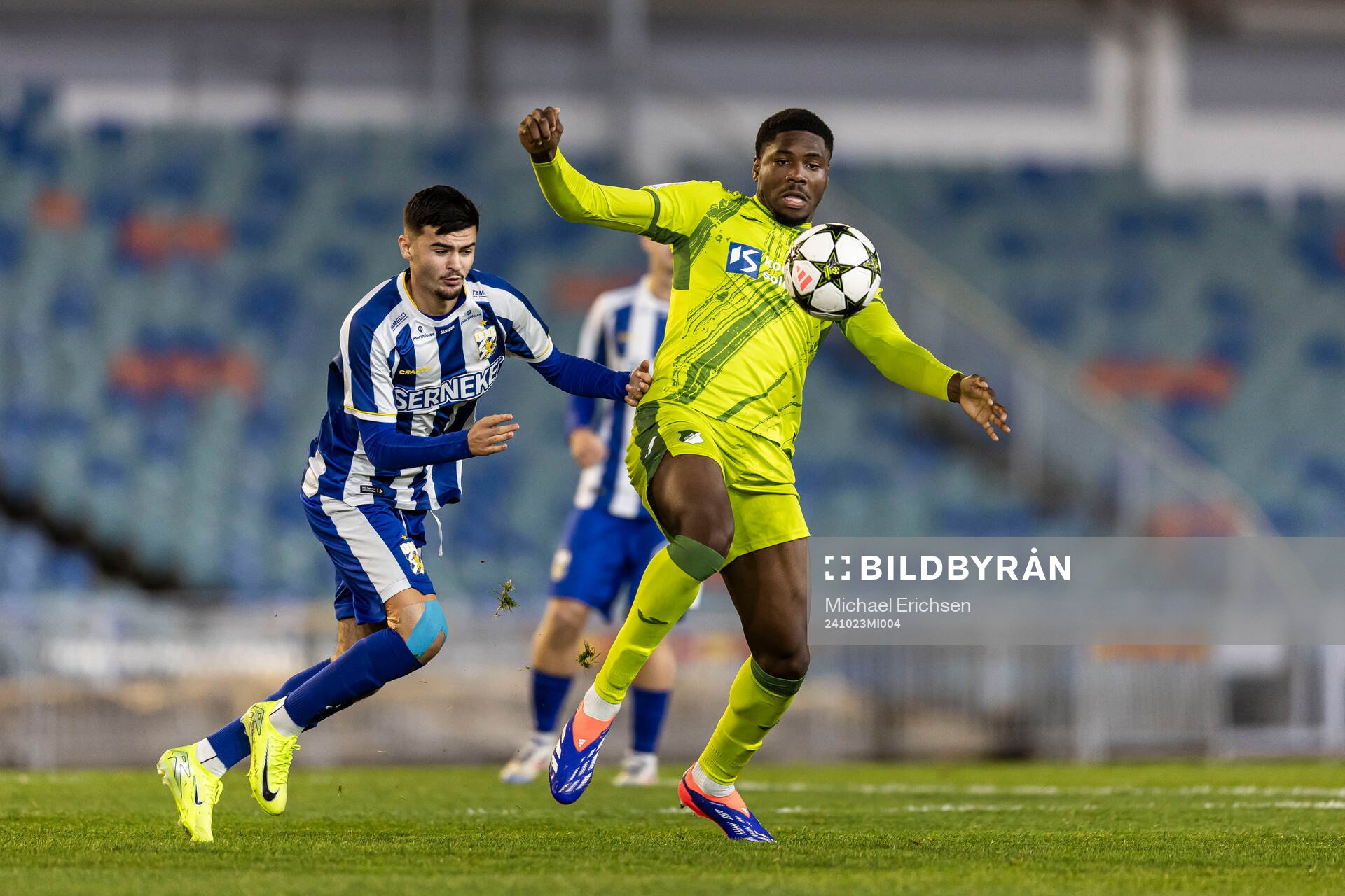 Melvin Koliqi of IFK Göteborg and Maxime Ndong Penda of