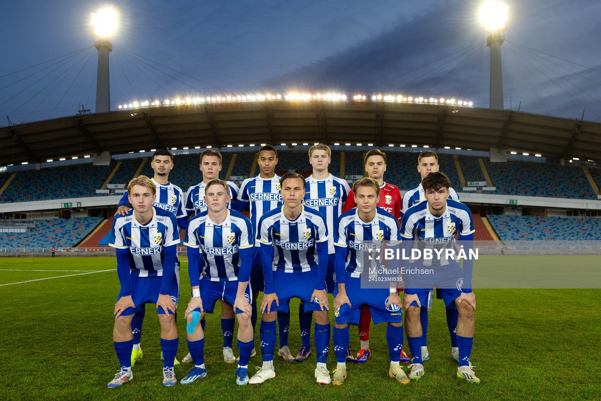 The players of IFK Göteborg pose for a team group photo