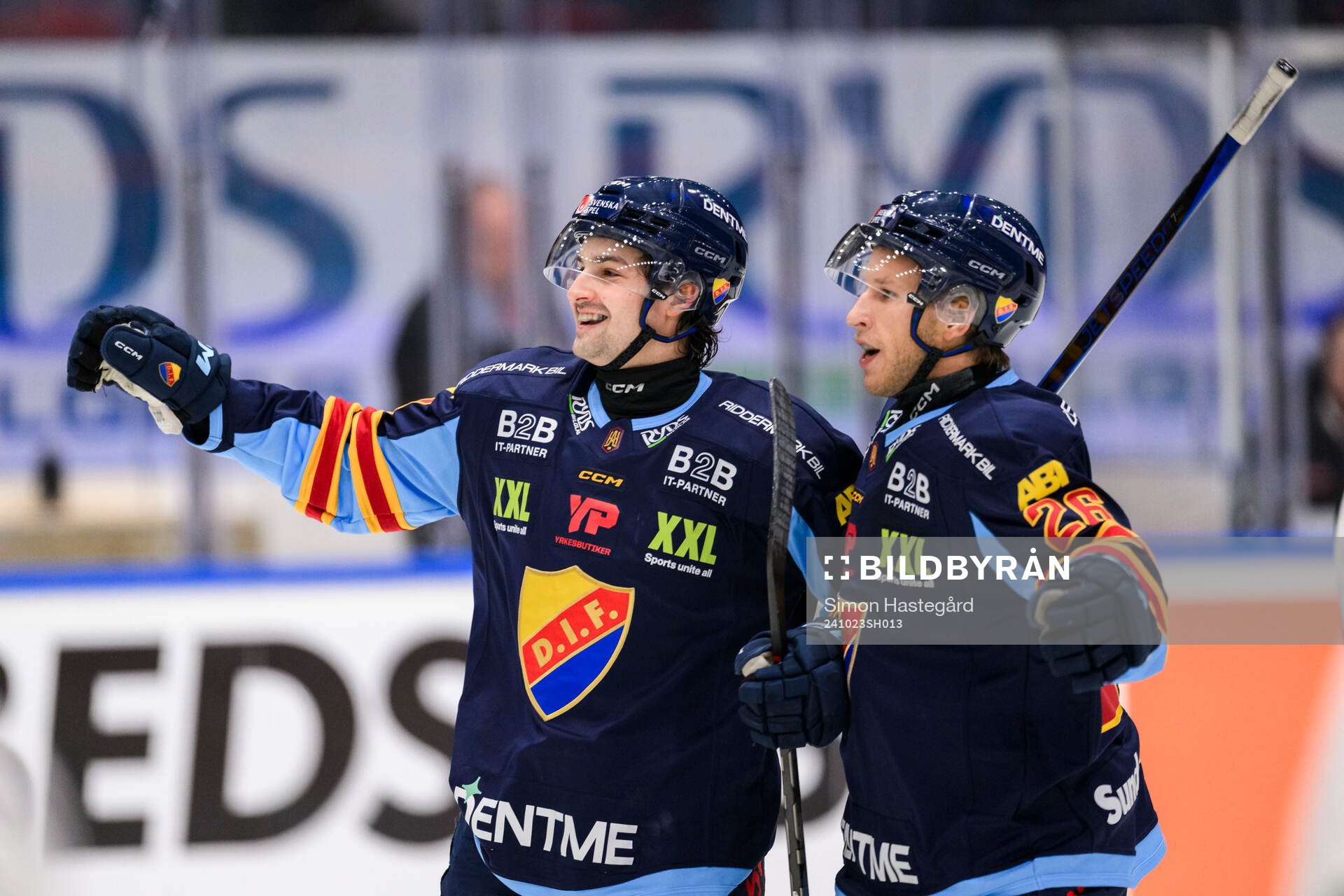 Djurgårdens Jonathan Tychonick och Fredric Weigel jublar