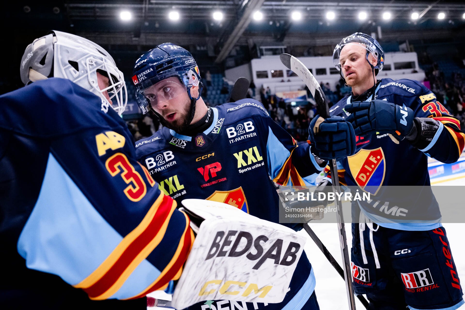 Djurgårdens målvakt Viktor Andrén och Albin Grewe jublar