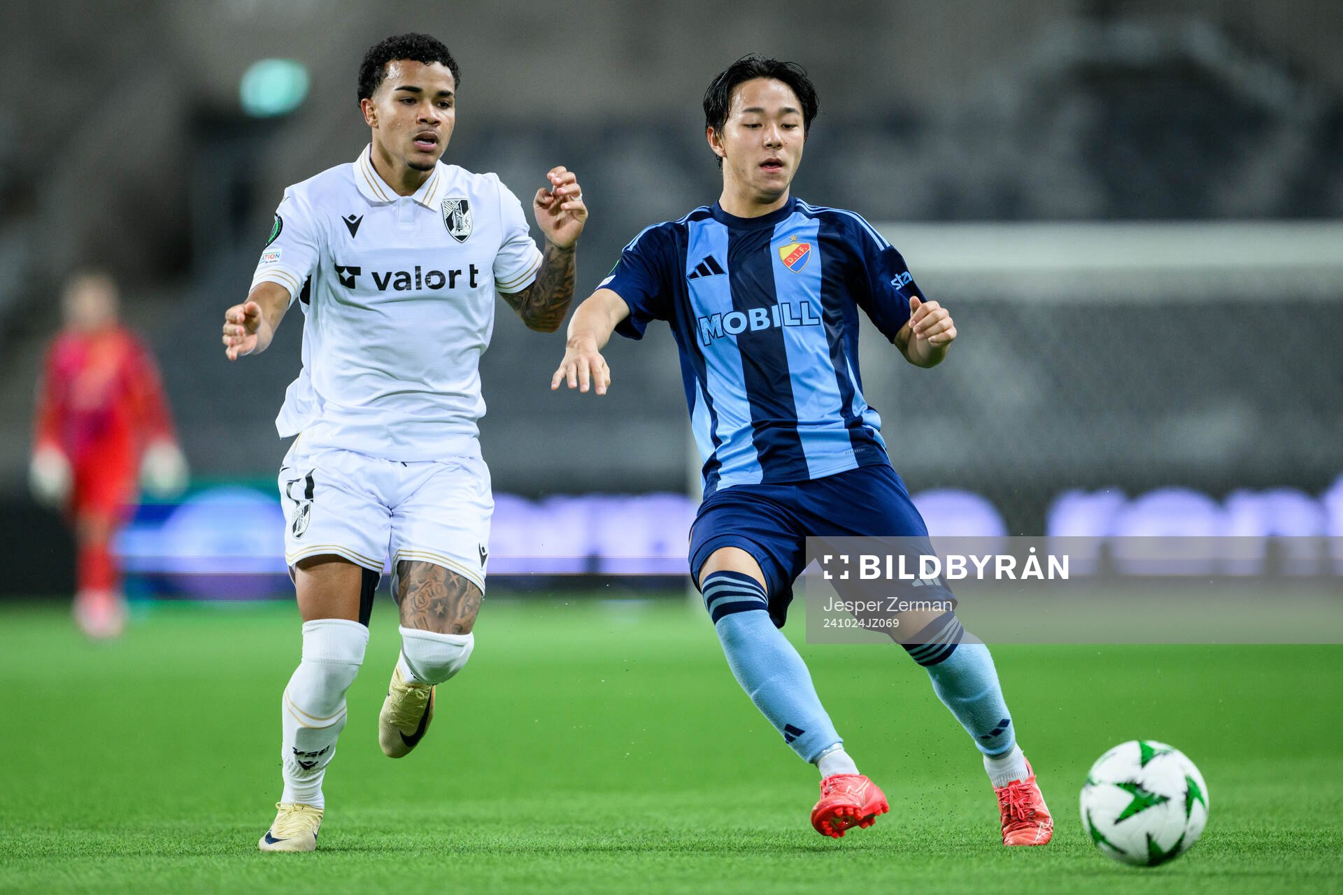 Kaio César of Vitória SC and Keita Kosugi of Djurgården