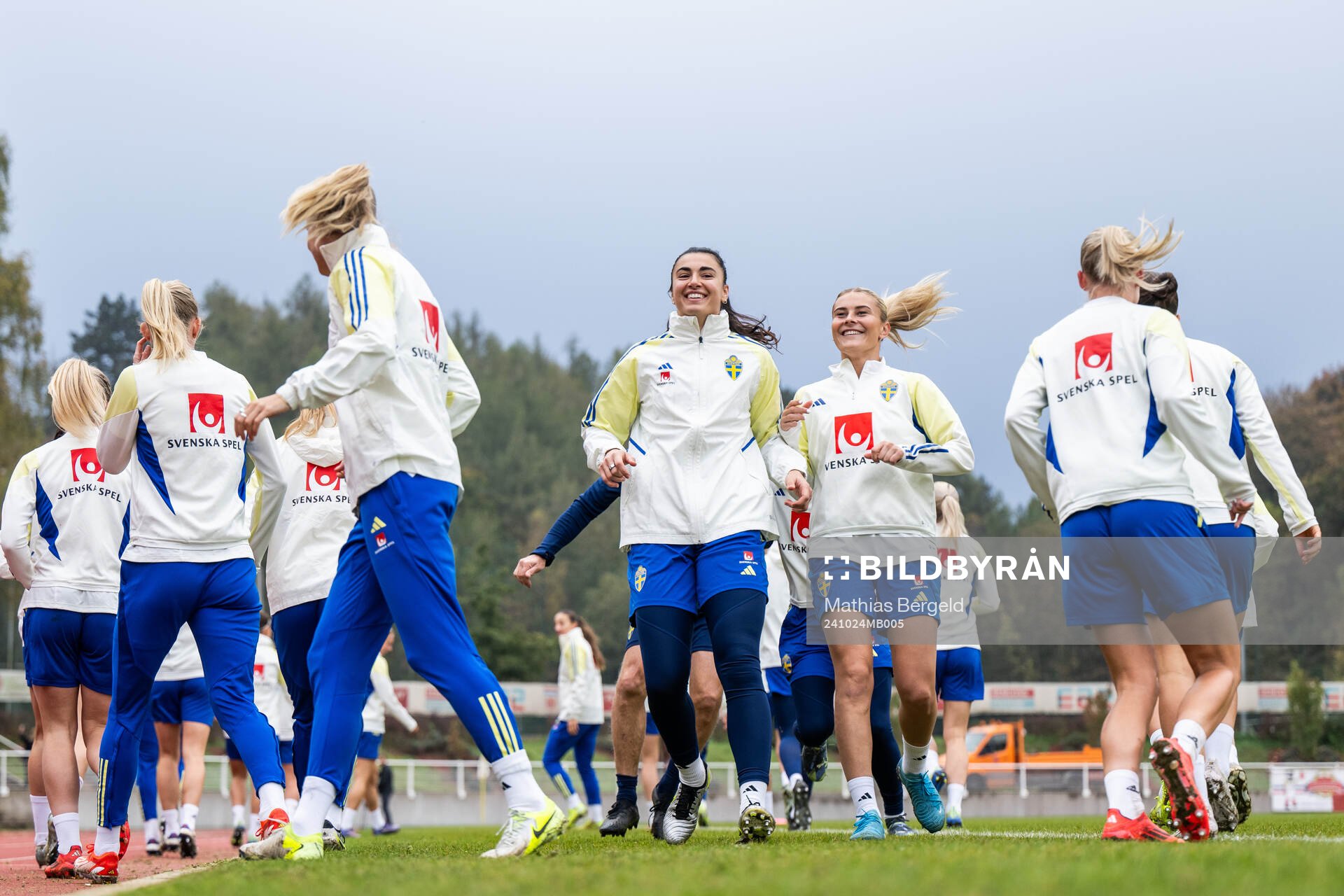 Goalkeeper Zecira Musovic and Amanda Nildén of the Swedish