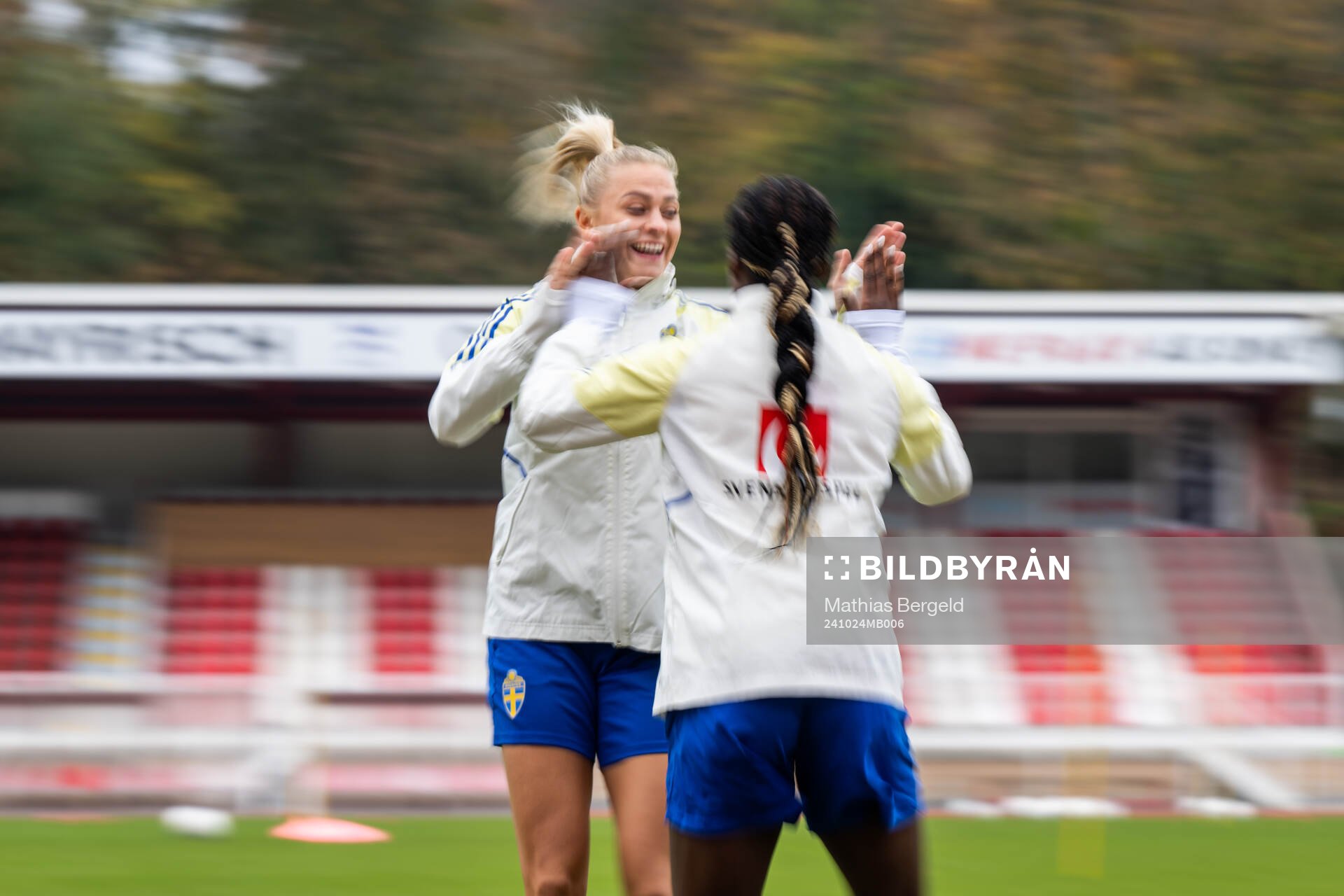 Fridolina Rolfö and Evelyn Ijeh of the Swedish women's