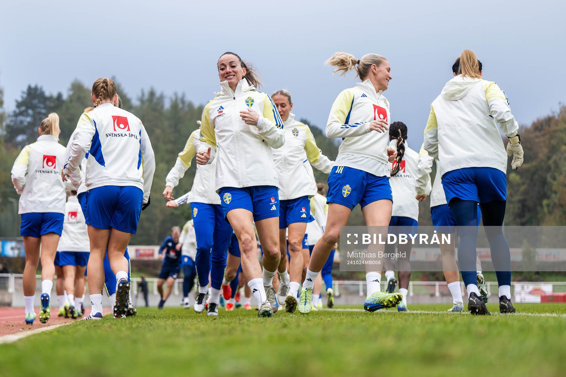 Kosovare Asllani and Josefine Rybrink of the Swedish