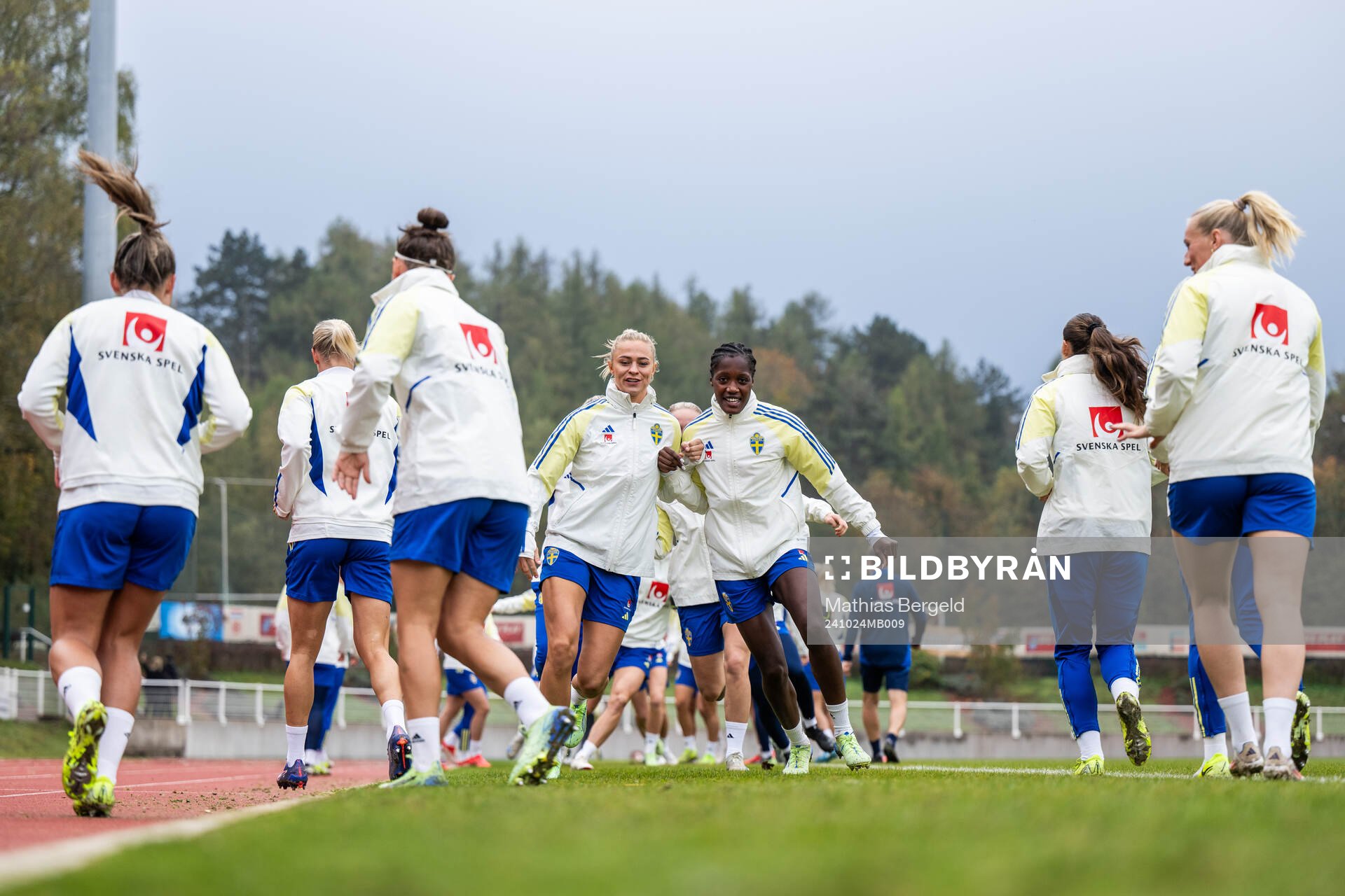 Fridolina Rolfö and Evelyn Ijeh of the Swedish women's