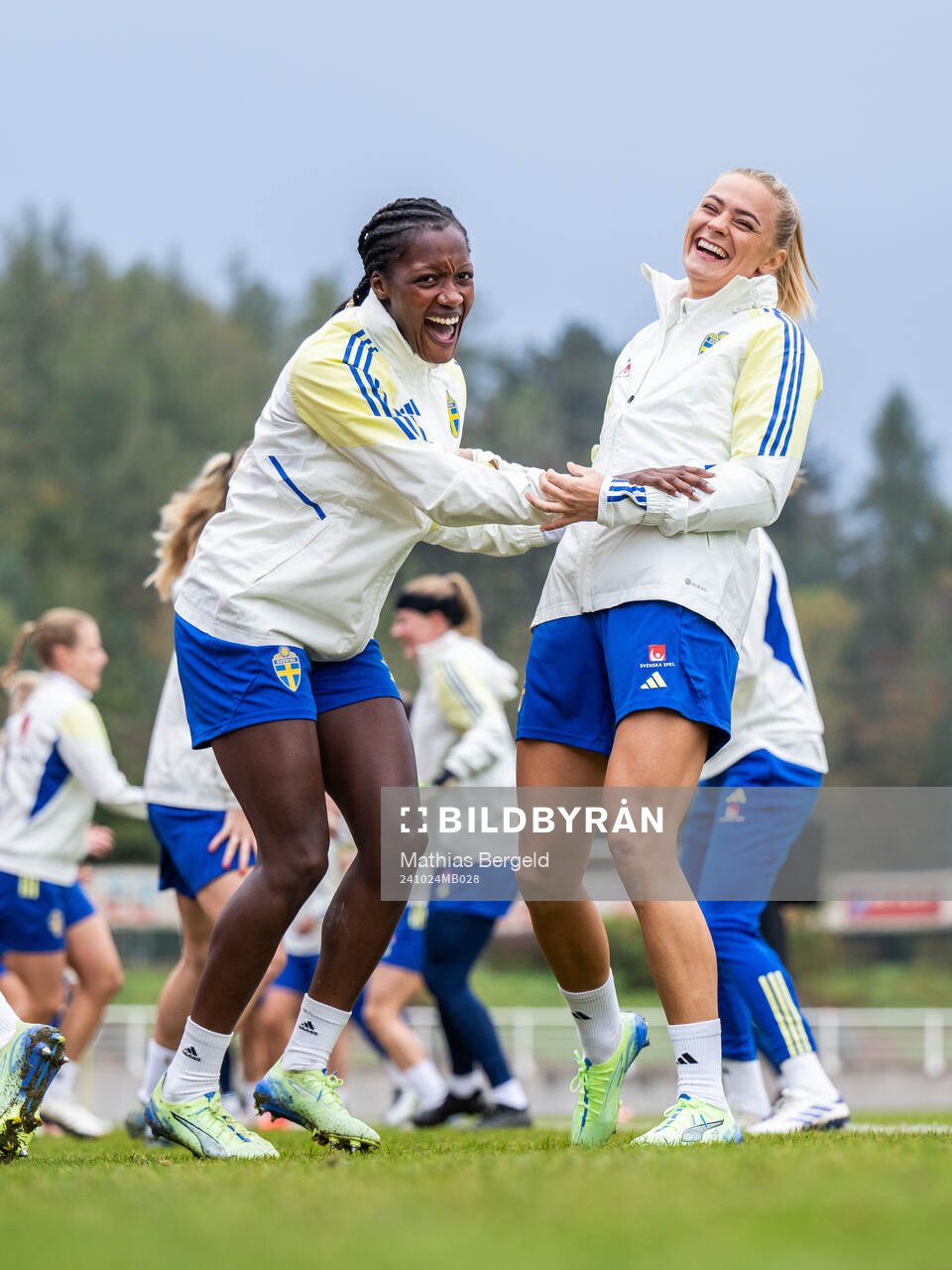 Evelyn Ijeh and Fridolina Rolfö of the Swedish women's