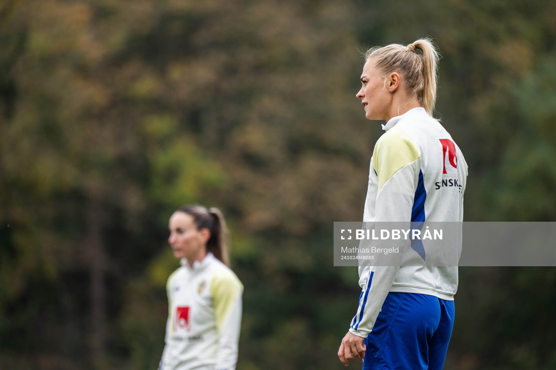 Kosovare Asllani and Fridolina Rolfö of the Swedish