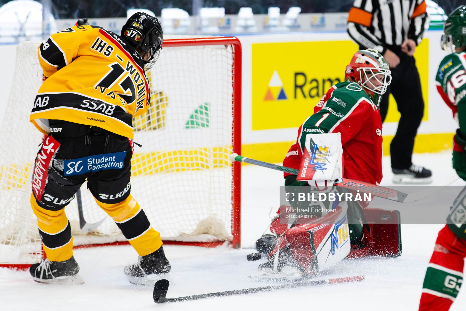 Luleås Jakob Ihs Wozniak reducerar till 4-2 på Frölundas