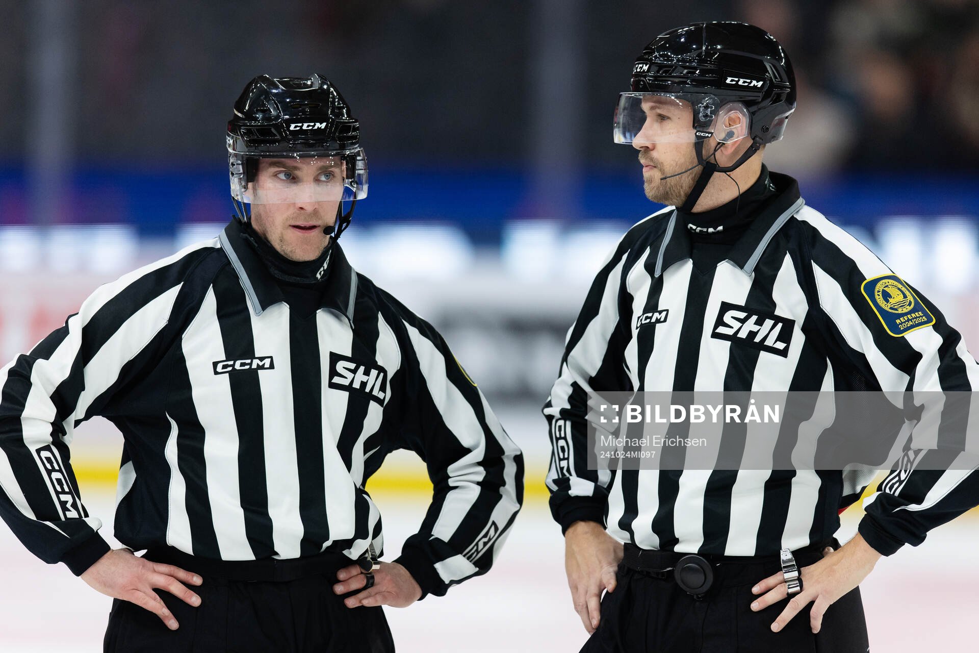 Linjedomare Gustav Jonsson och linjedomare Peter Almerstedt