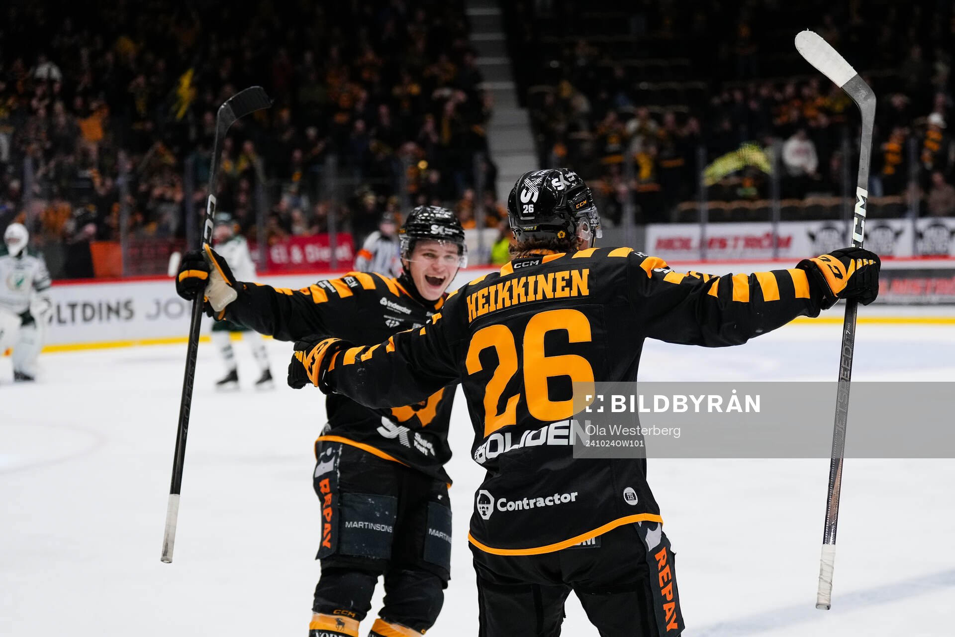 Skellefteås Zeb Forsfjäll och Anton Heikkinen jublar