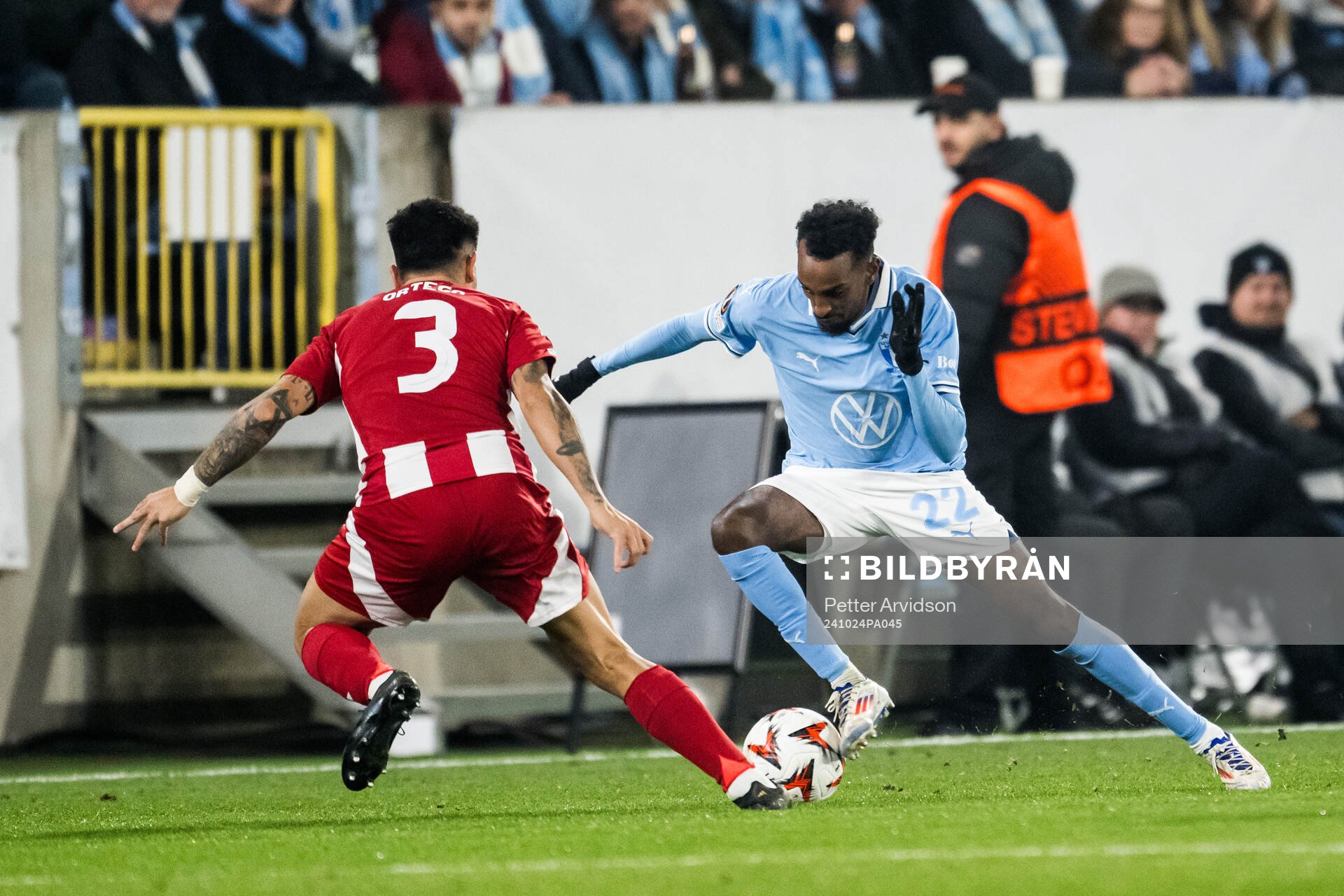 Taha Ali of Malmö FF and Francisco Ortega of Olympiacos