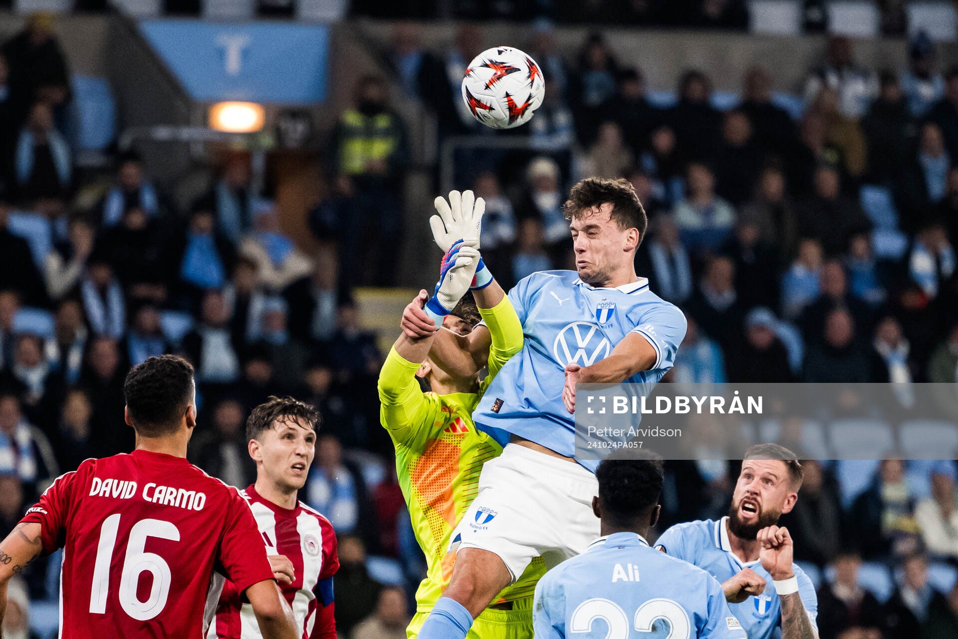 Colin Rösler of Malmö FF and Kostas Tzolakis of Olympiacos