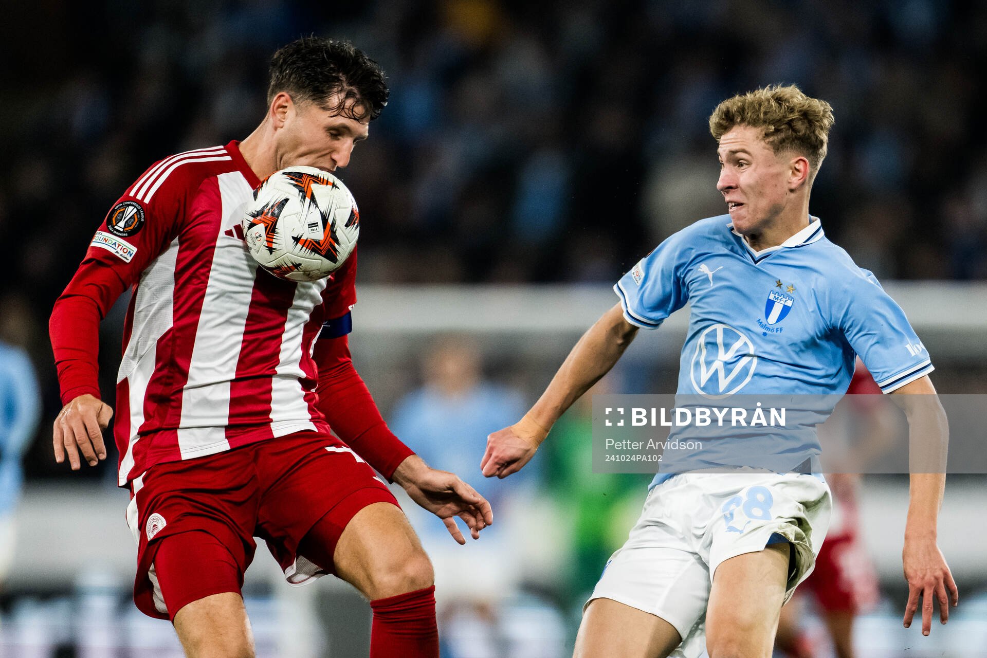 Panagiotis Retsos of Olympiacos and Hugo Bolin of Malmö FF