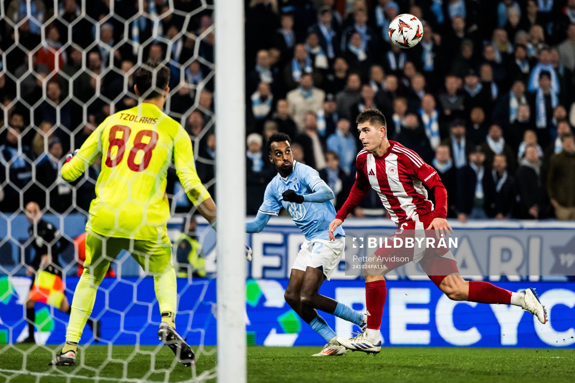 Taha Ali of Malmö FF and Lorenzo Pirola of Olympiacos