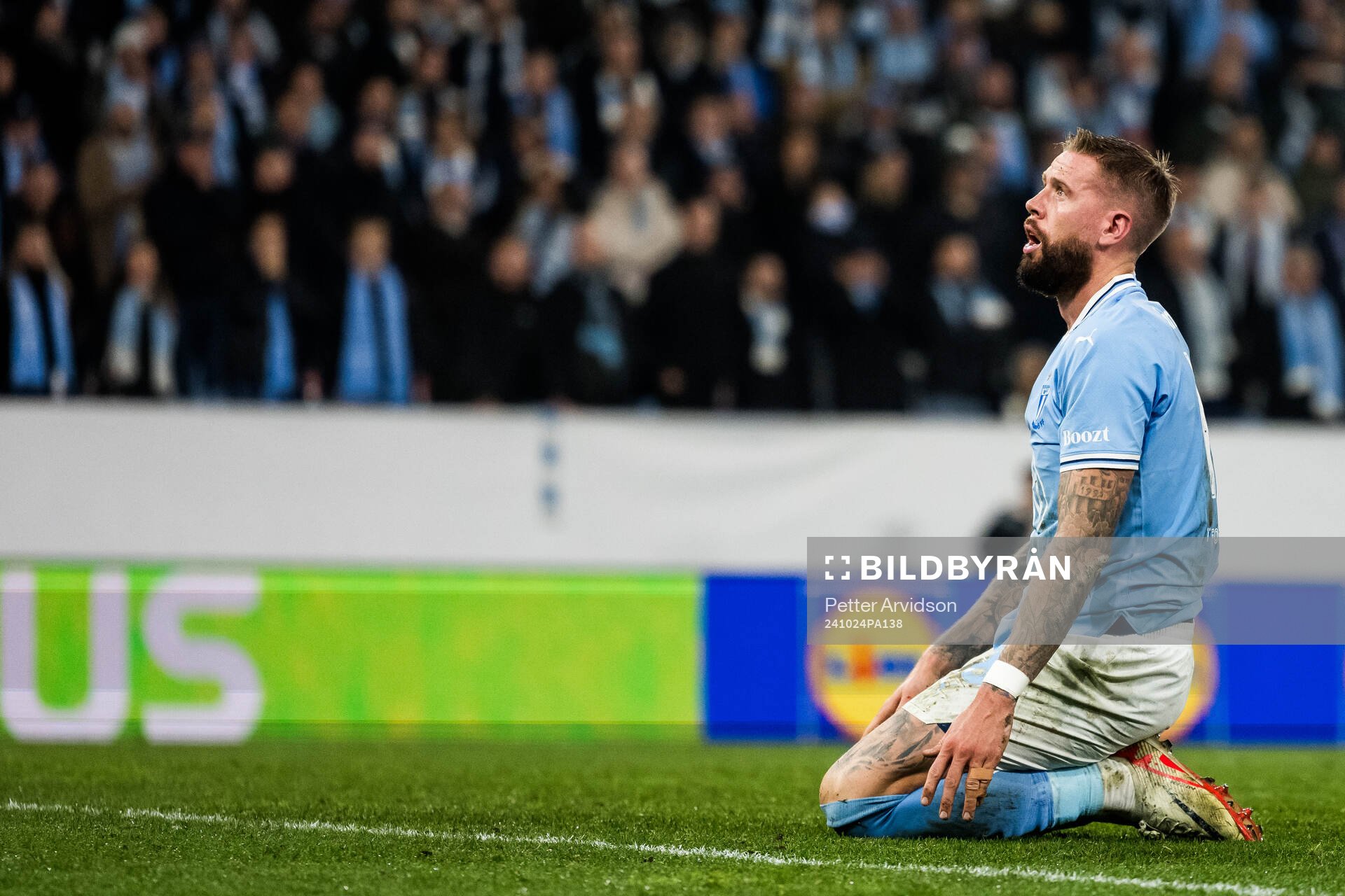 Pontus Jansson of Malmö FF look dejected