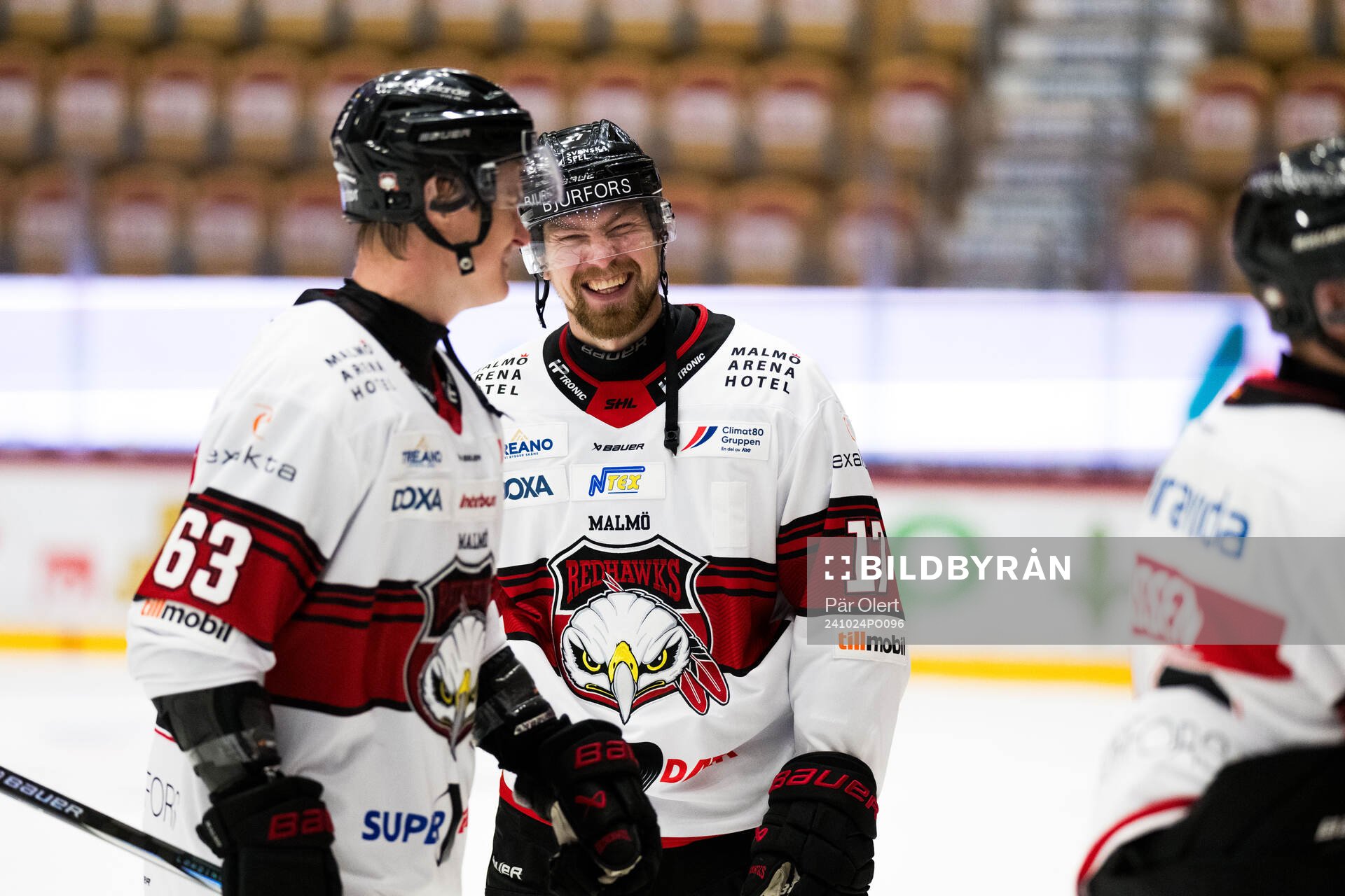 Malmö Redhawks Fredrik Händemark och Johan Ivarsson jublar
