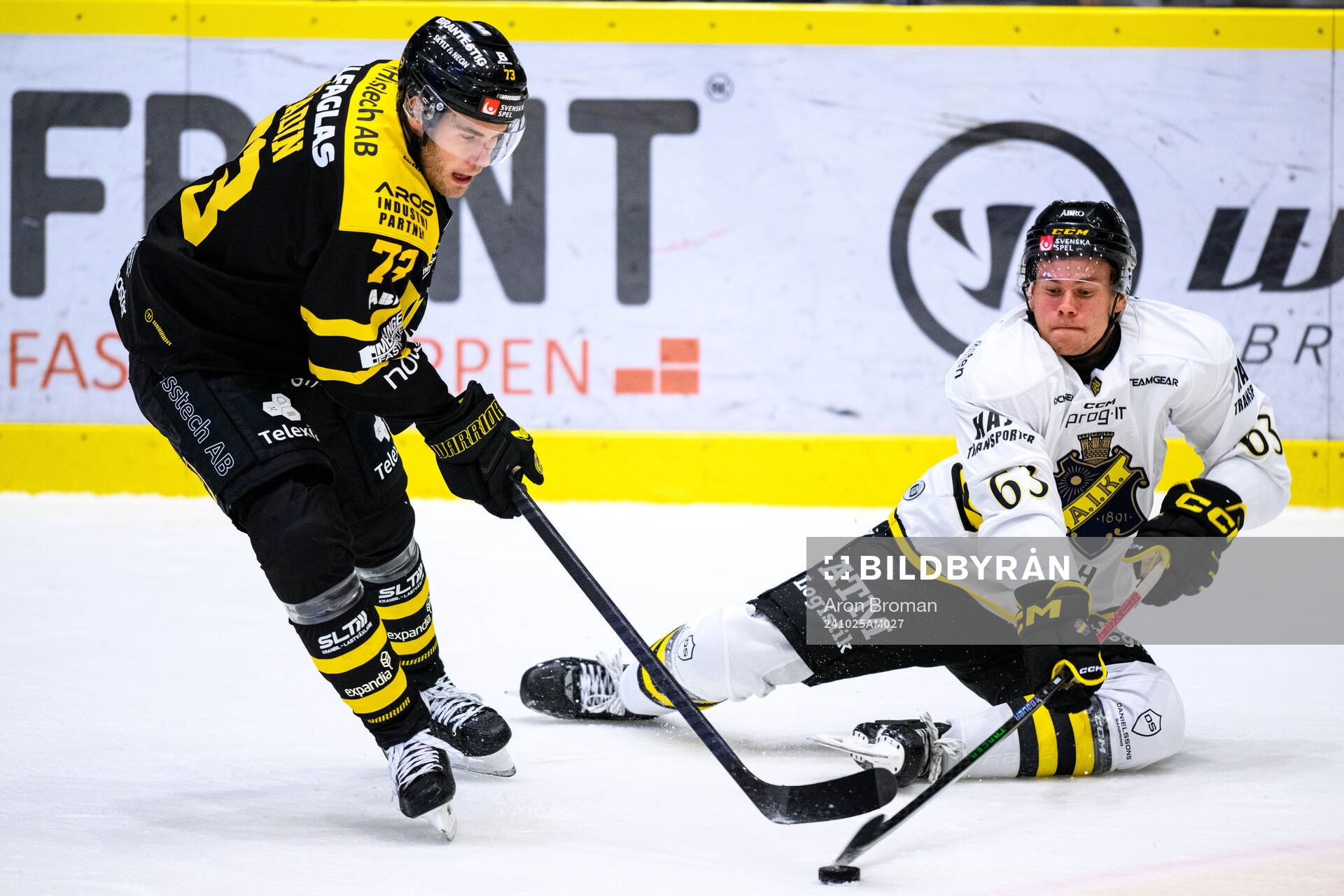Västerås Anton Gradin och AIKs Albin Sundin