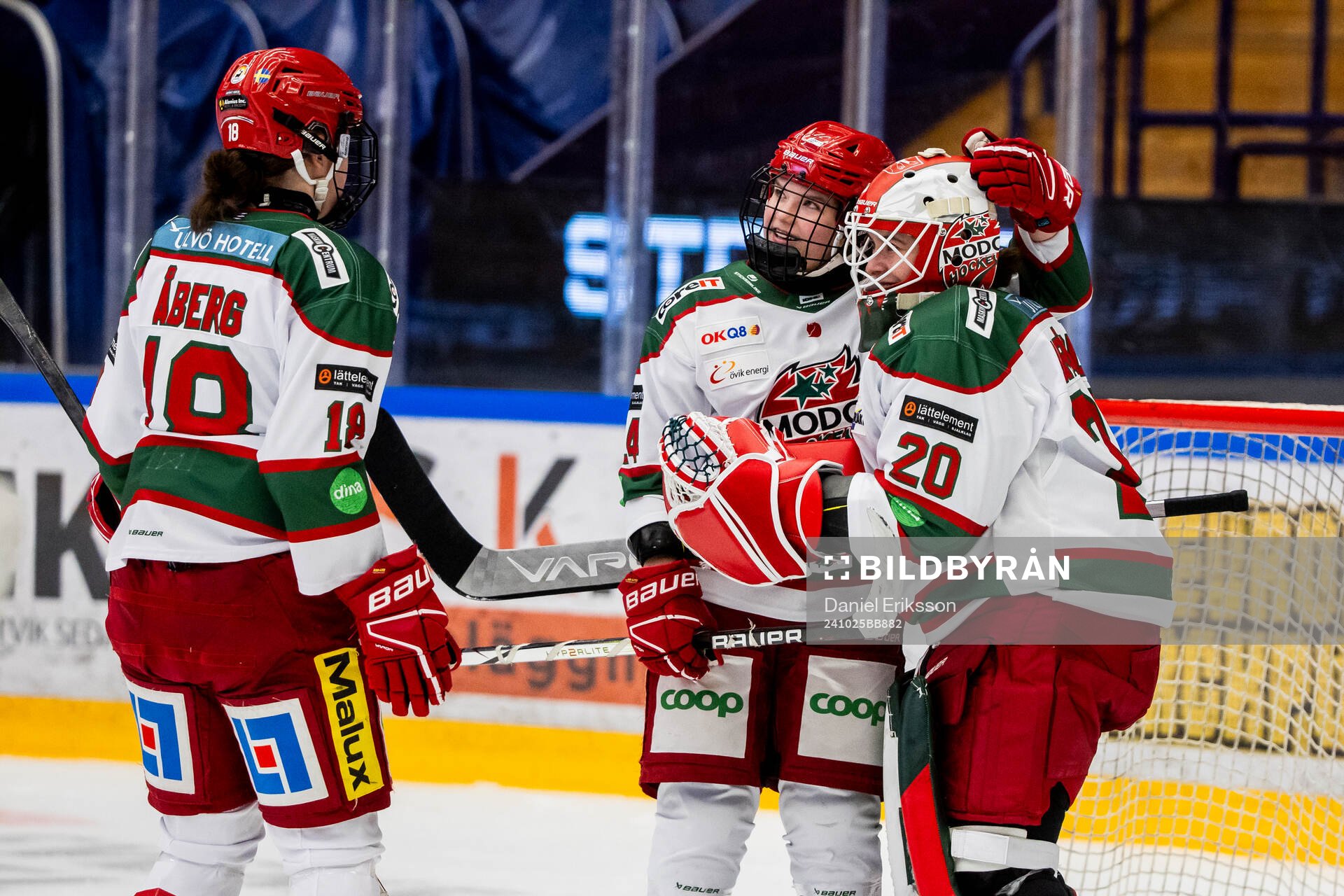 Modos målvakt Andrea Brändli jublar