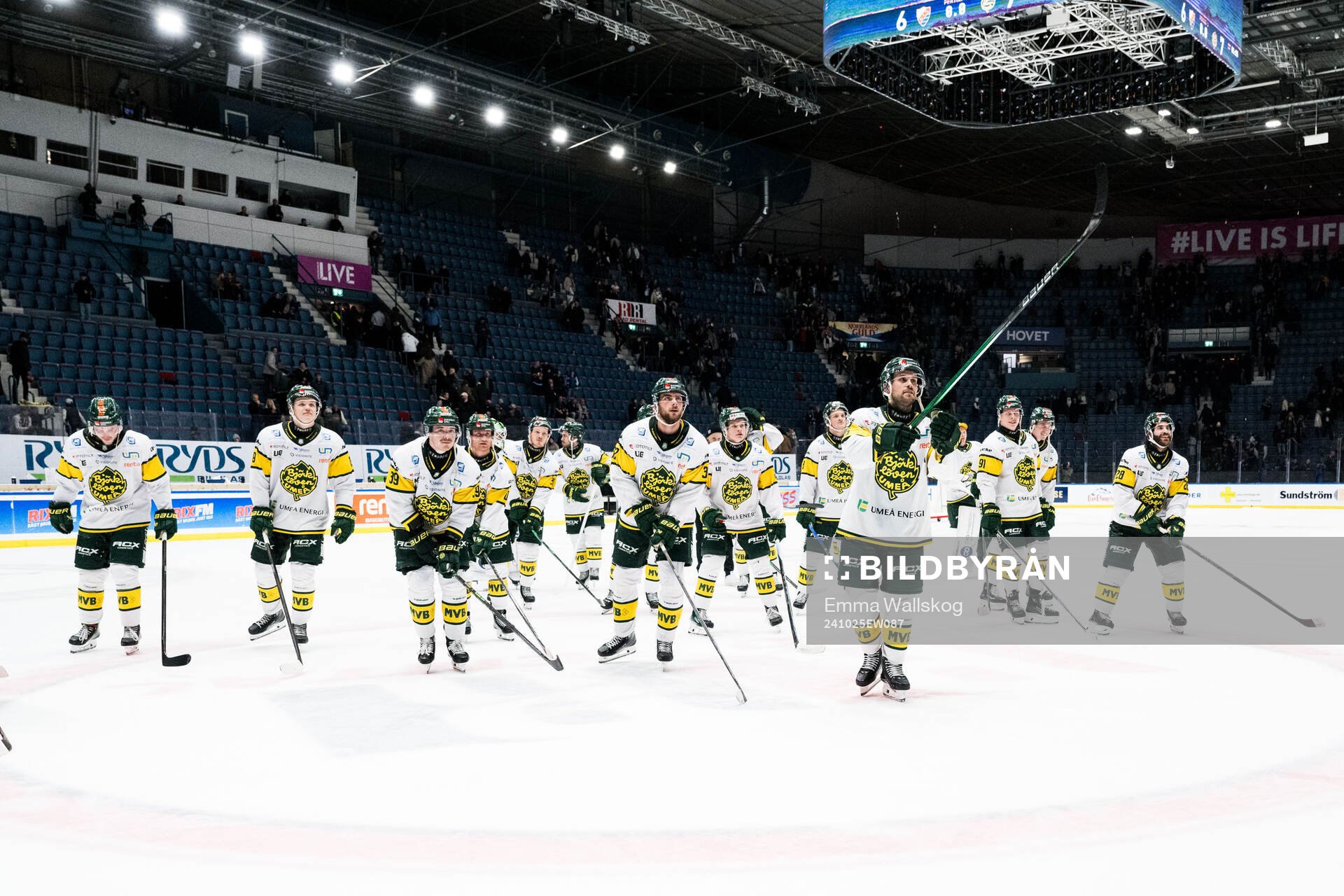 Björklövens spelar jublar