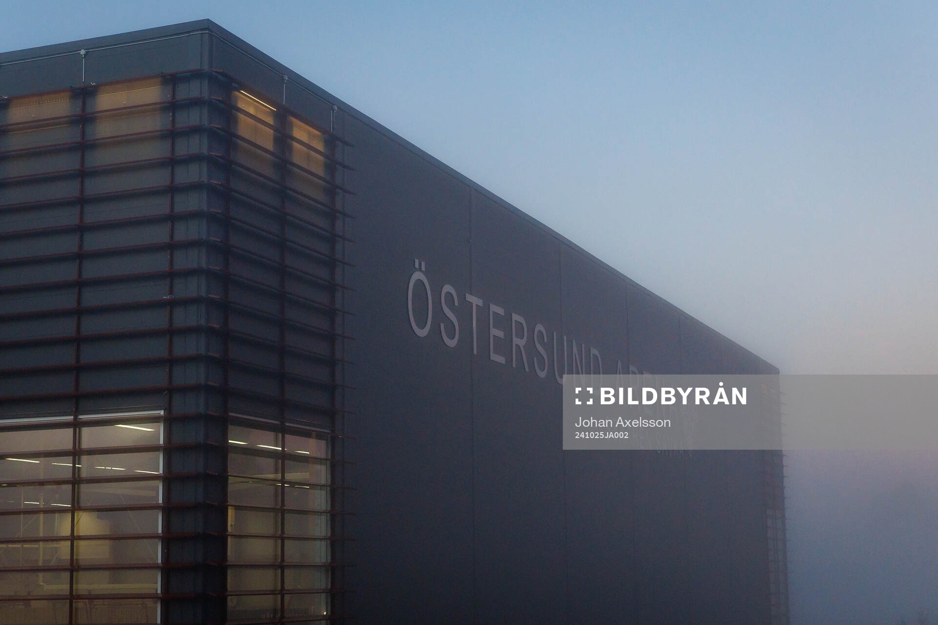 Östersund Arena i dimma