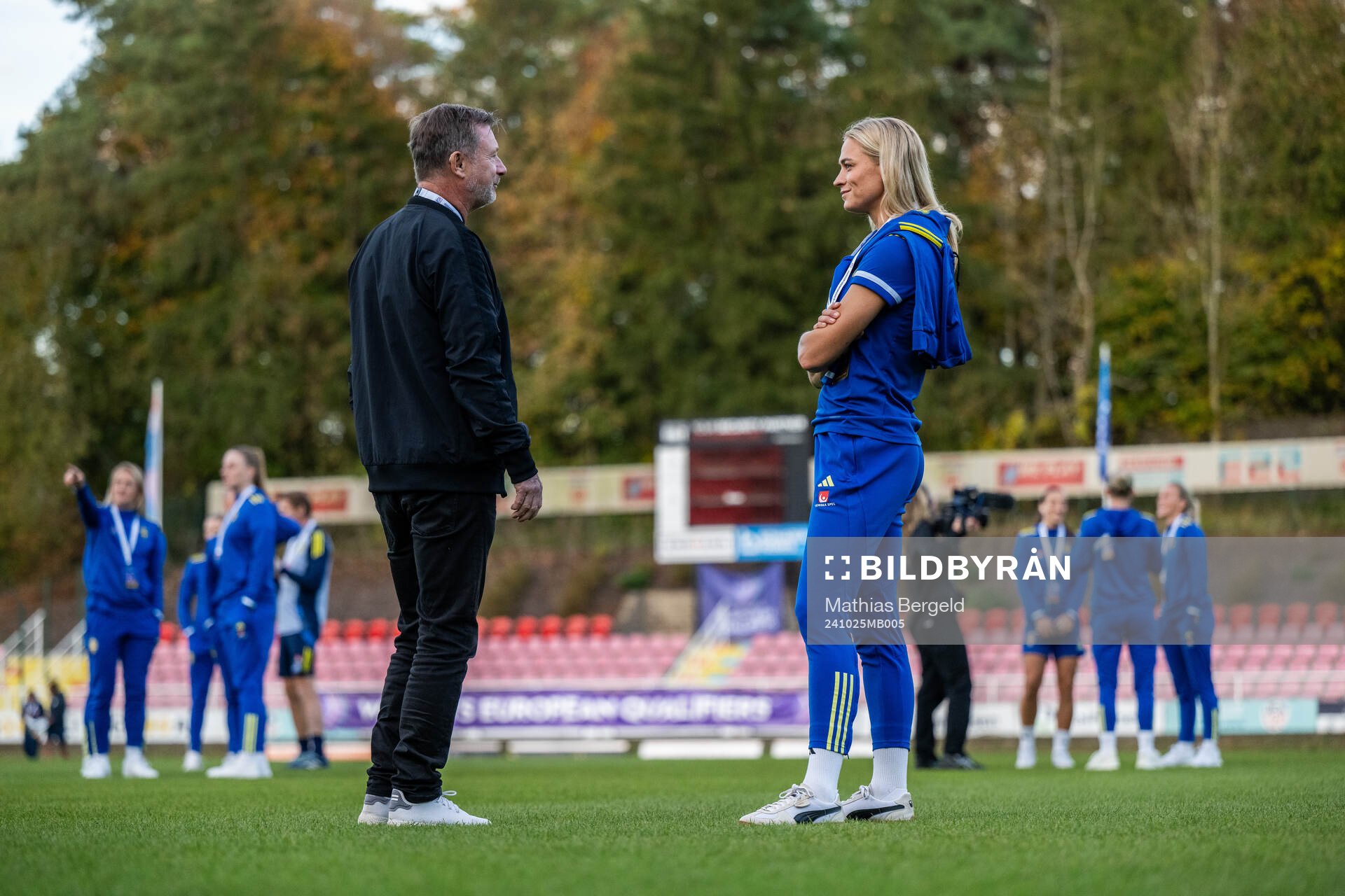 Head coach Peter Gerhardsson and Fridolina Rolfö of Sweden