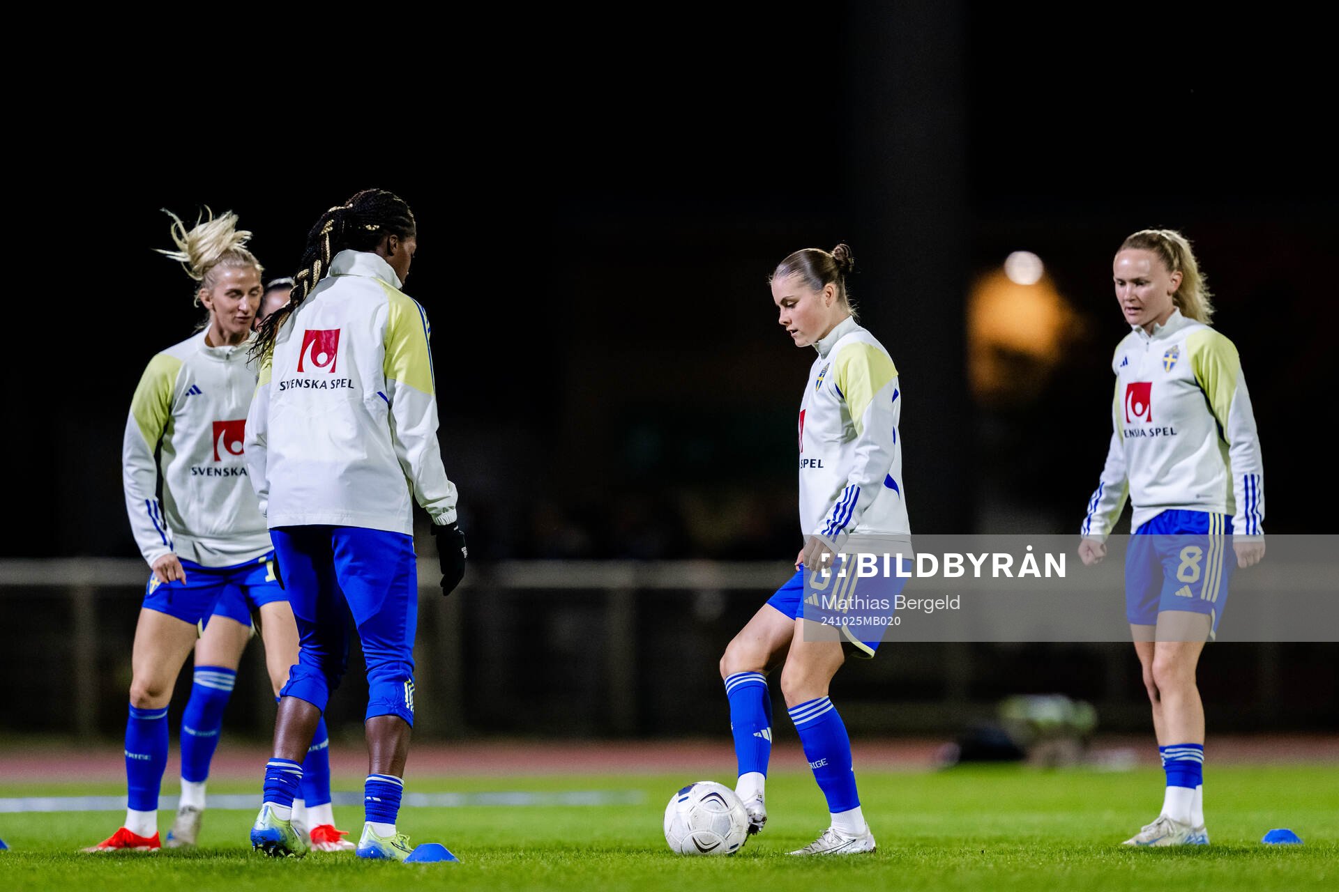 Hanna Wijk and Matilda Vinberg of Sweden