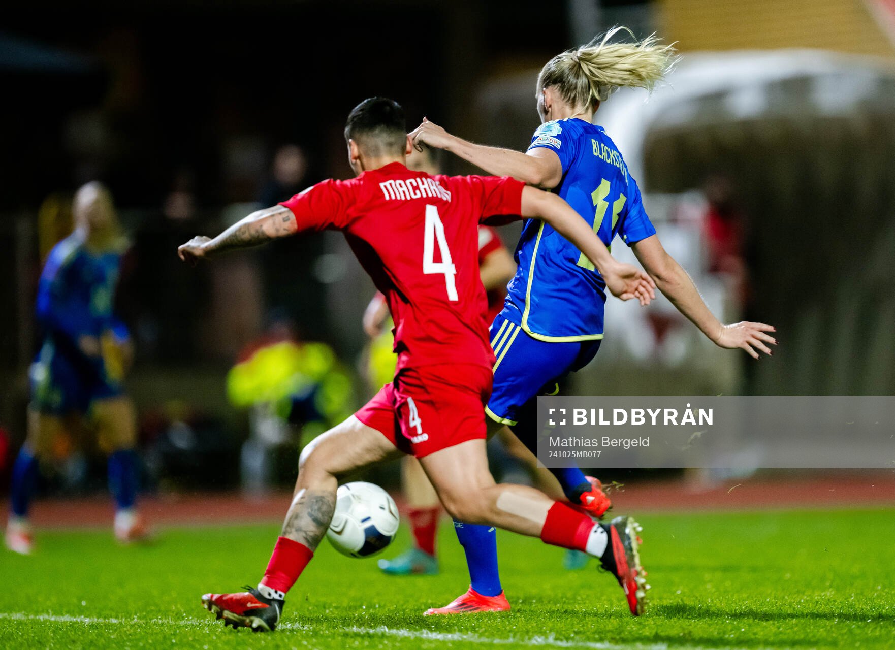 Stina Blackstenius of Sweden scores the 0-3 goal