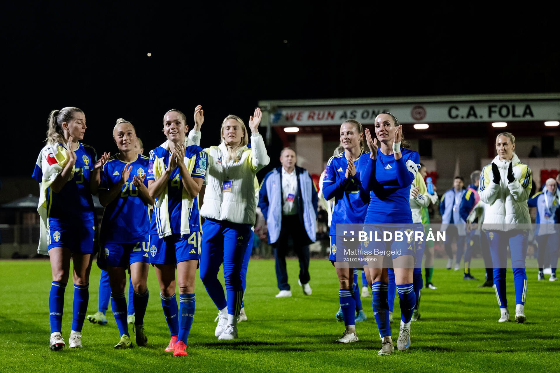 Linda Sembrant , Hanna Bennison , Hanna Lundkvist , Magdalena Eriksson , Anna Anvegård and Kosovare Asllani of Sweden celebrate after the UEFA Women's Euro Qualifier first round play-off football match between Luxembourg and Sweden on October 25, 2024 in Esch-sur-Alzette.