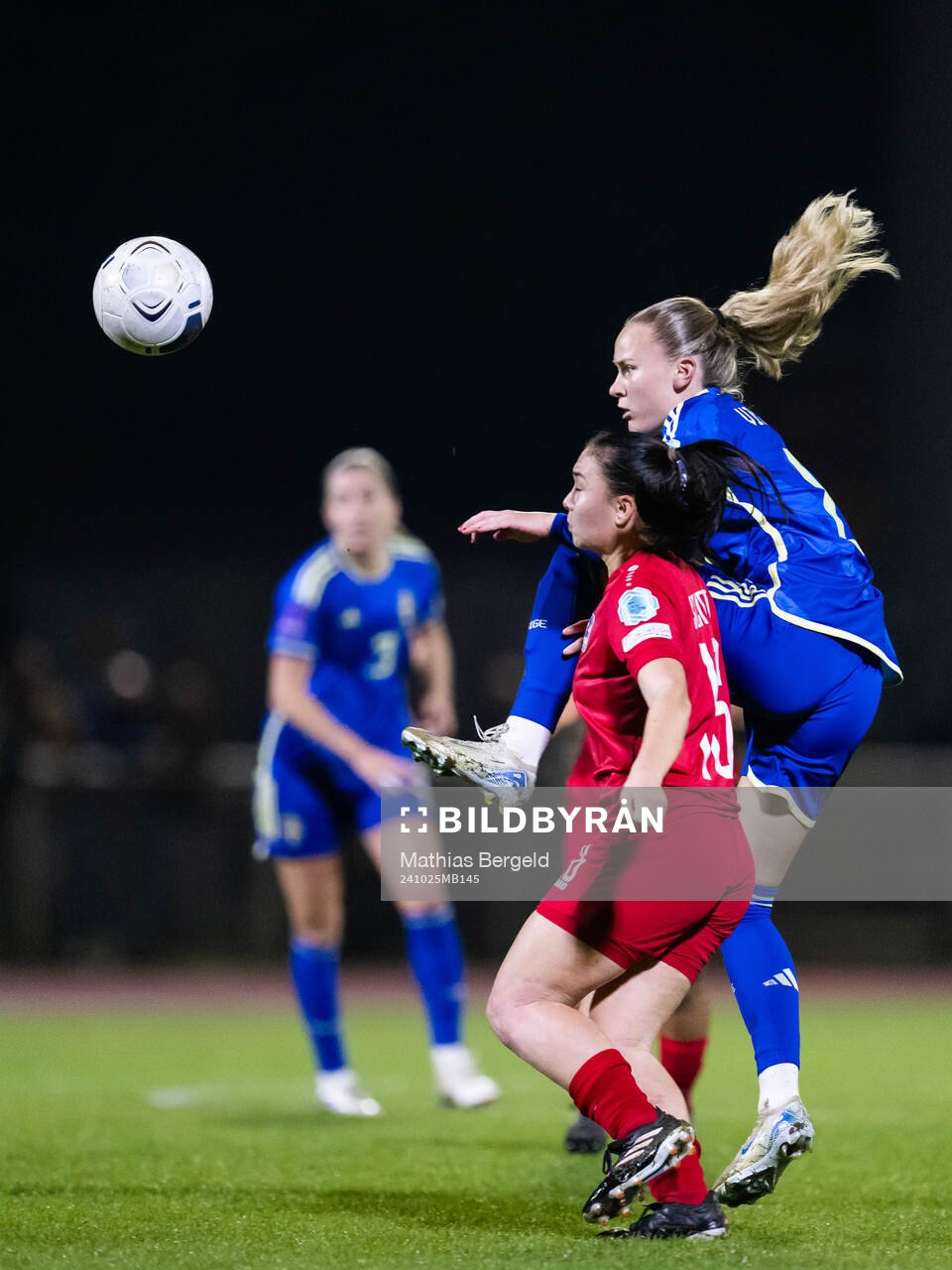 Leila Schmit of Luxembourg and Matilda Vinberg of Sweden