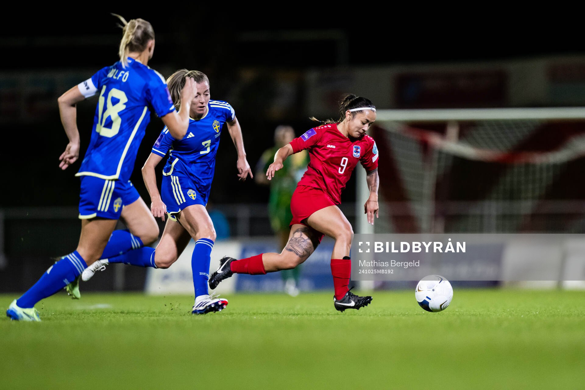 Linda Sembrant of Sweden and Amy Thompson of Luxembourg
