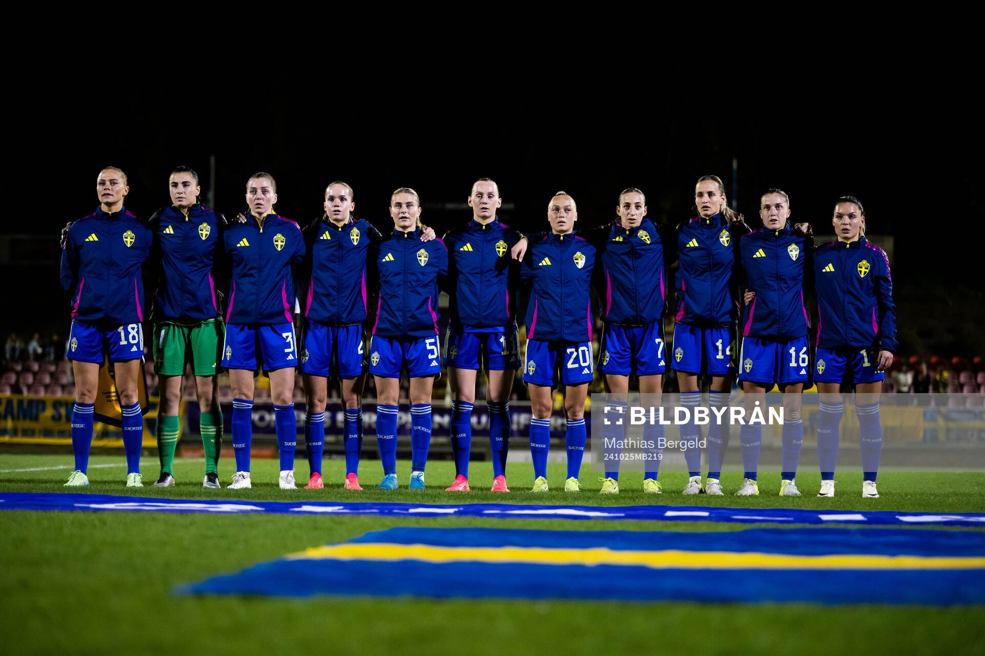 Fridolina Rolfö, goalkeeper Zecira Musovic, Linda