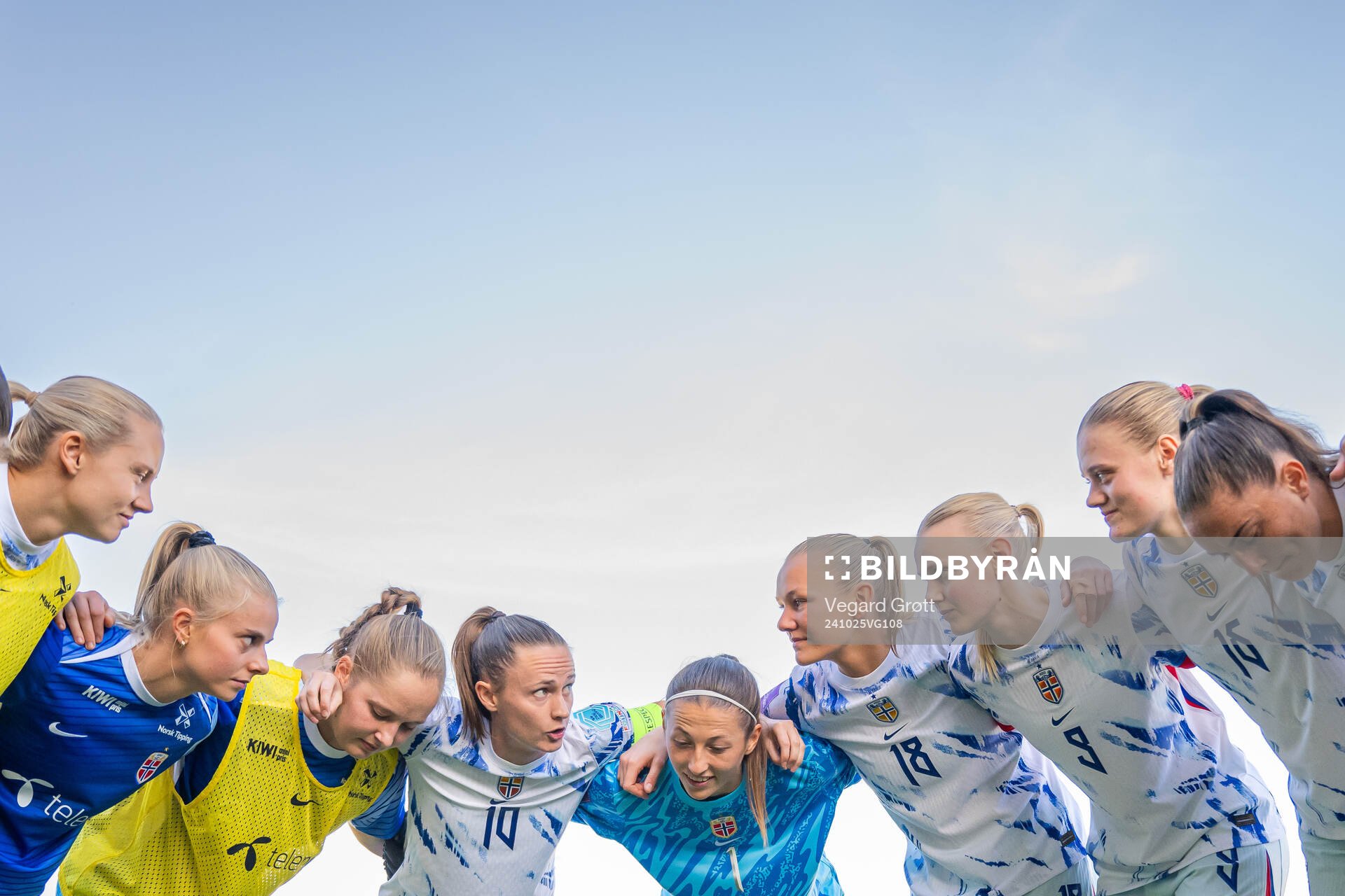Lisa Naalsund, Emilie Woldvik, goalkeeper Aurora Mikalsen,