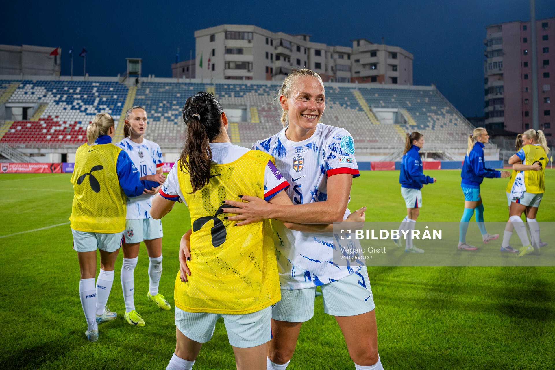 Tuva Hansen and Guro Bergsvand of Norway celebrate
