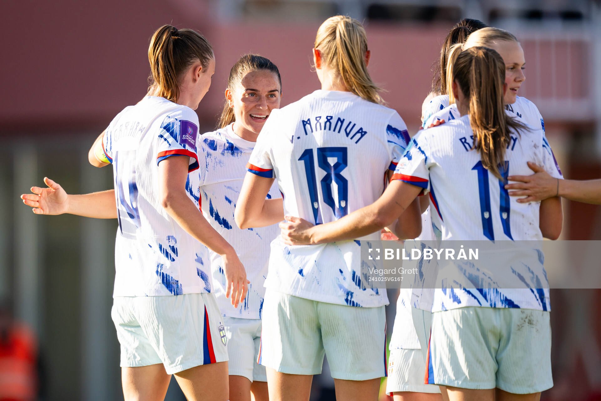 Frida Maanum of Norway celebrates with Vilde Bøe Risa and