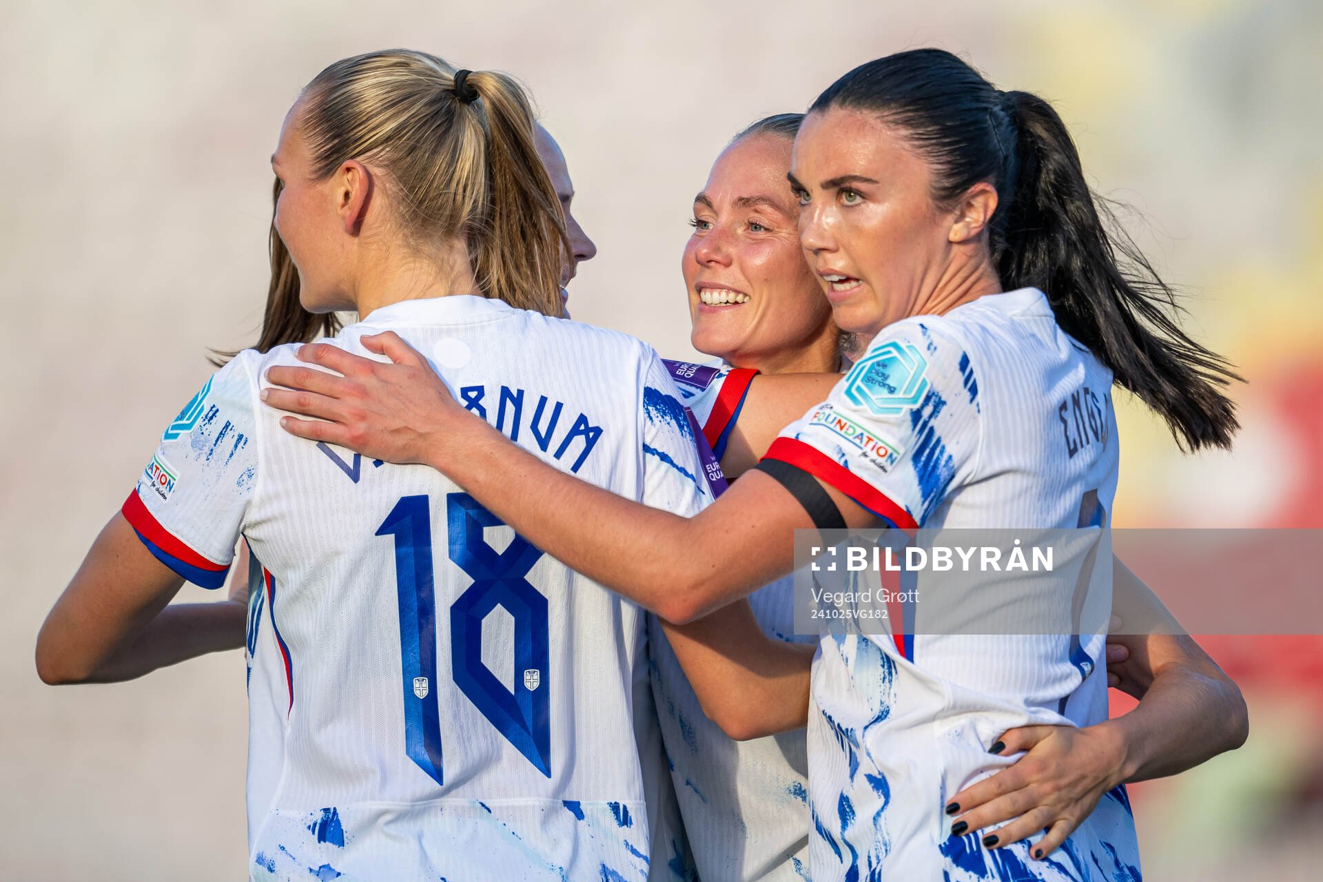 Guro Bergsvand of Norway celebrates with Ingrid Syrstad