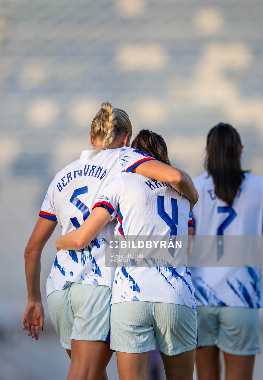 Guro Bergsvand of Norway celebrates with Tuva Hansen